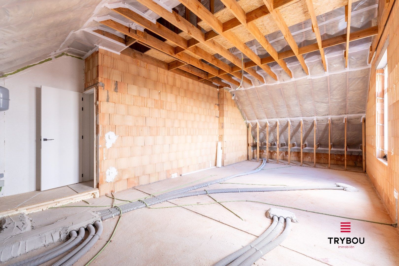 2 hoogwaardig afgewerkte nieuwbouwwoningen met garage foto 18