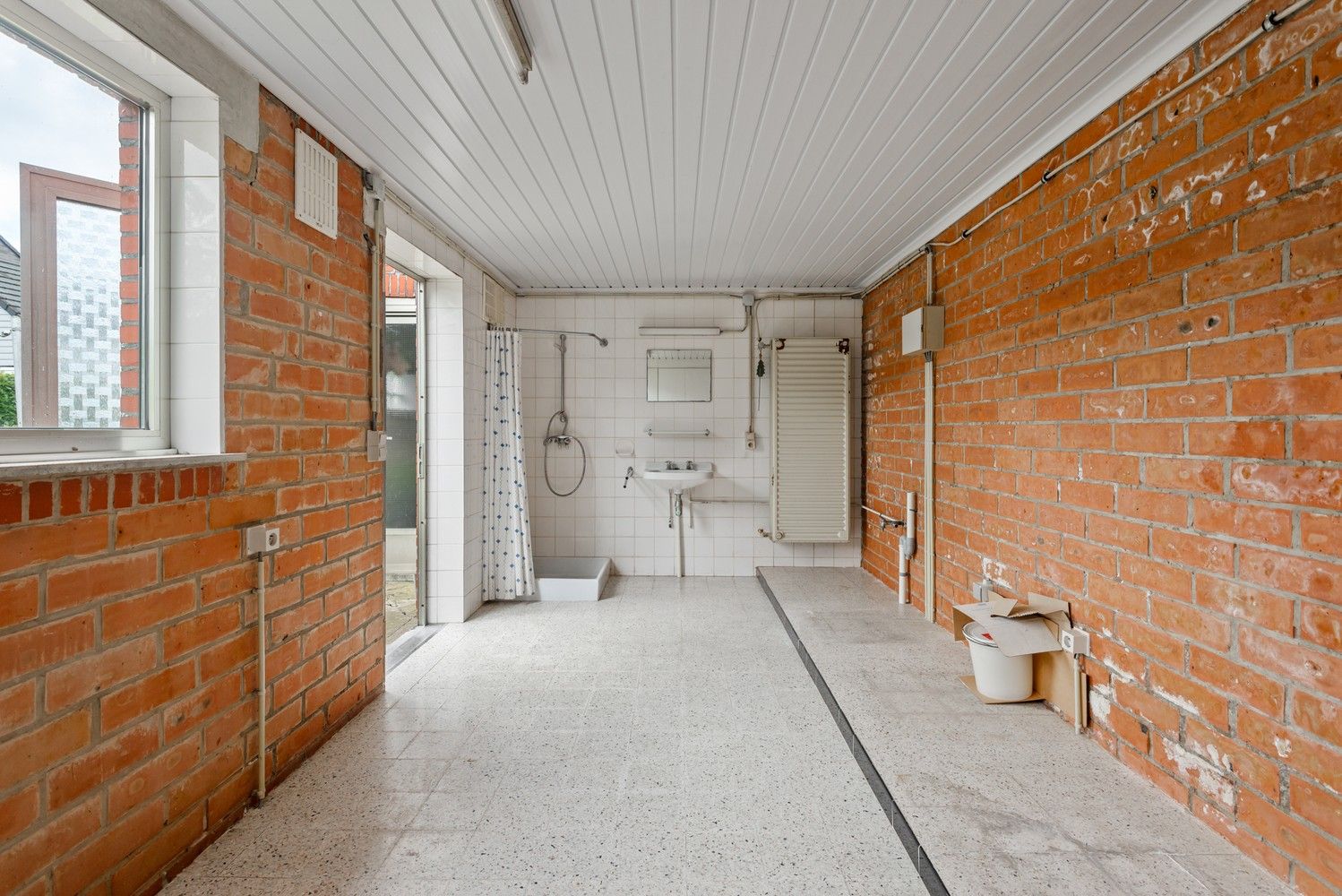 Te renoveren laagbouwwoning op een ruim perceel van 909m² in Emblem! foto 11