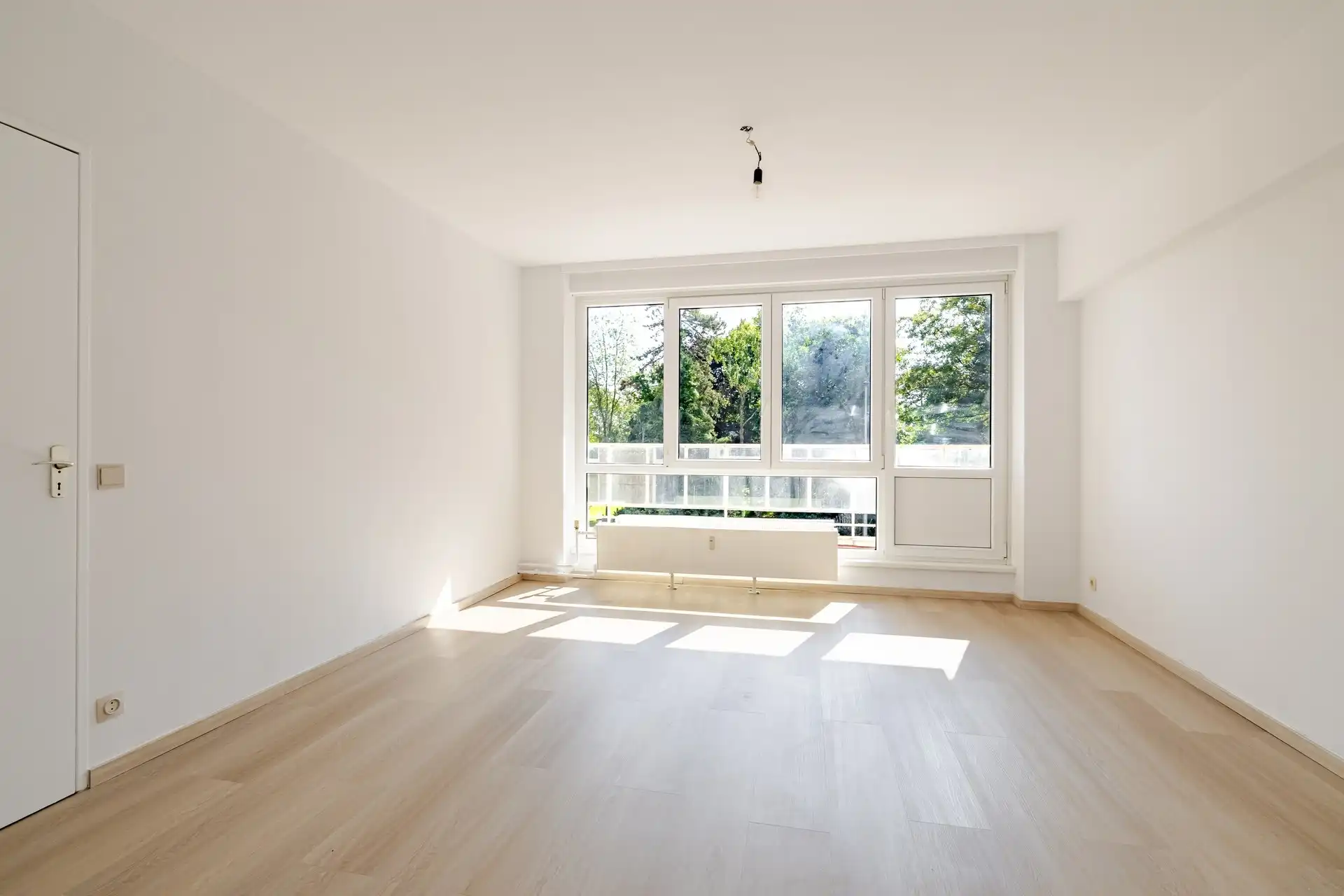 Lichtrijk één slaapkamer appartement foto 3