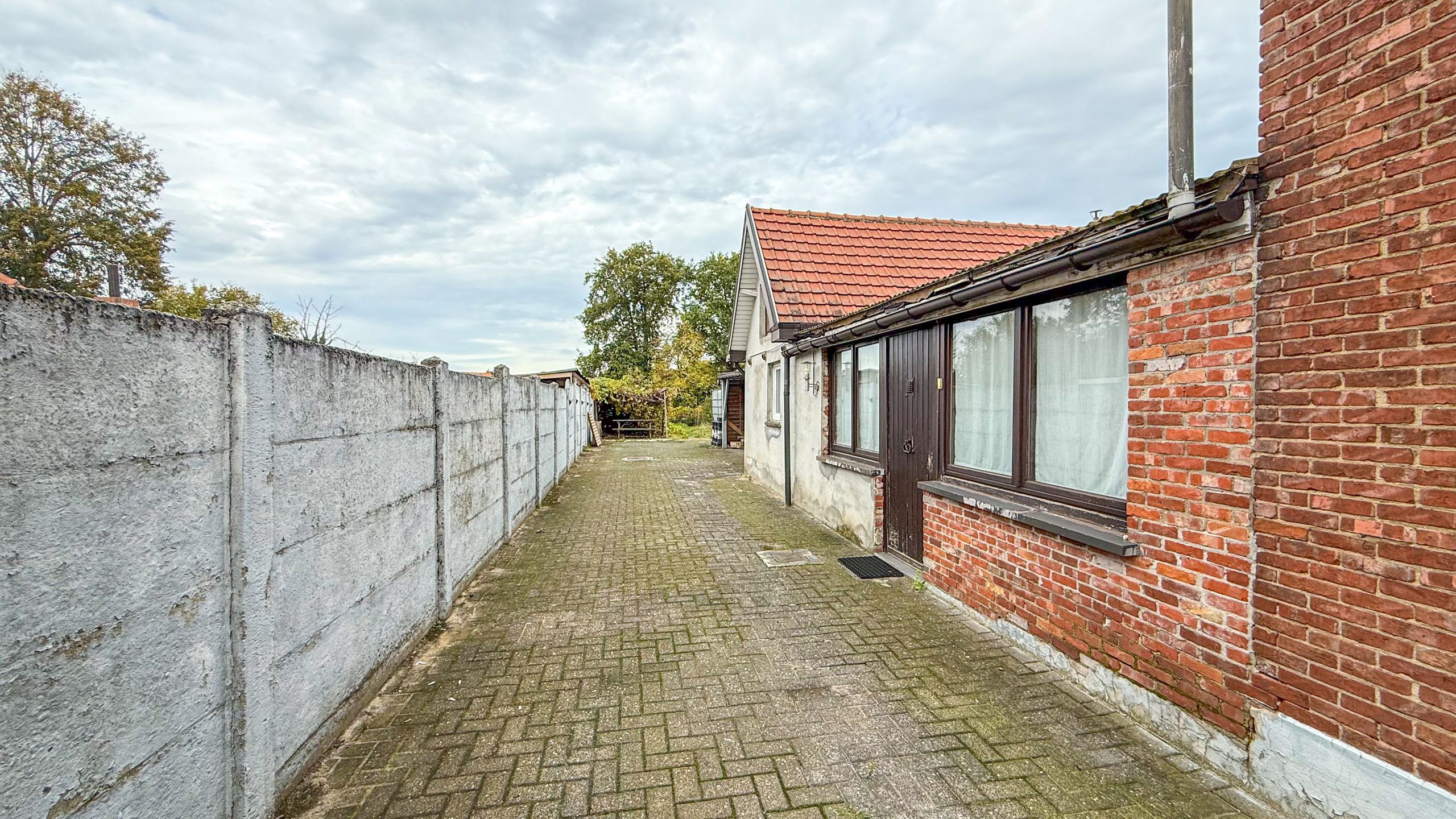 Half open gezinswoning, centraal gelegen, met 3 slaapkamers! foto 23