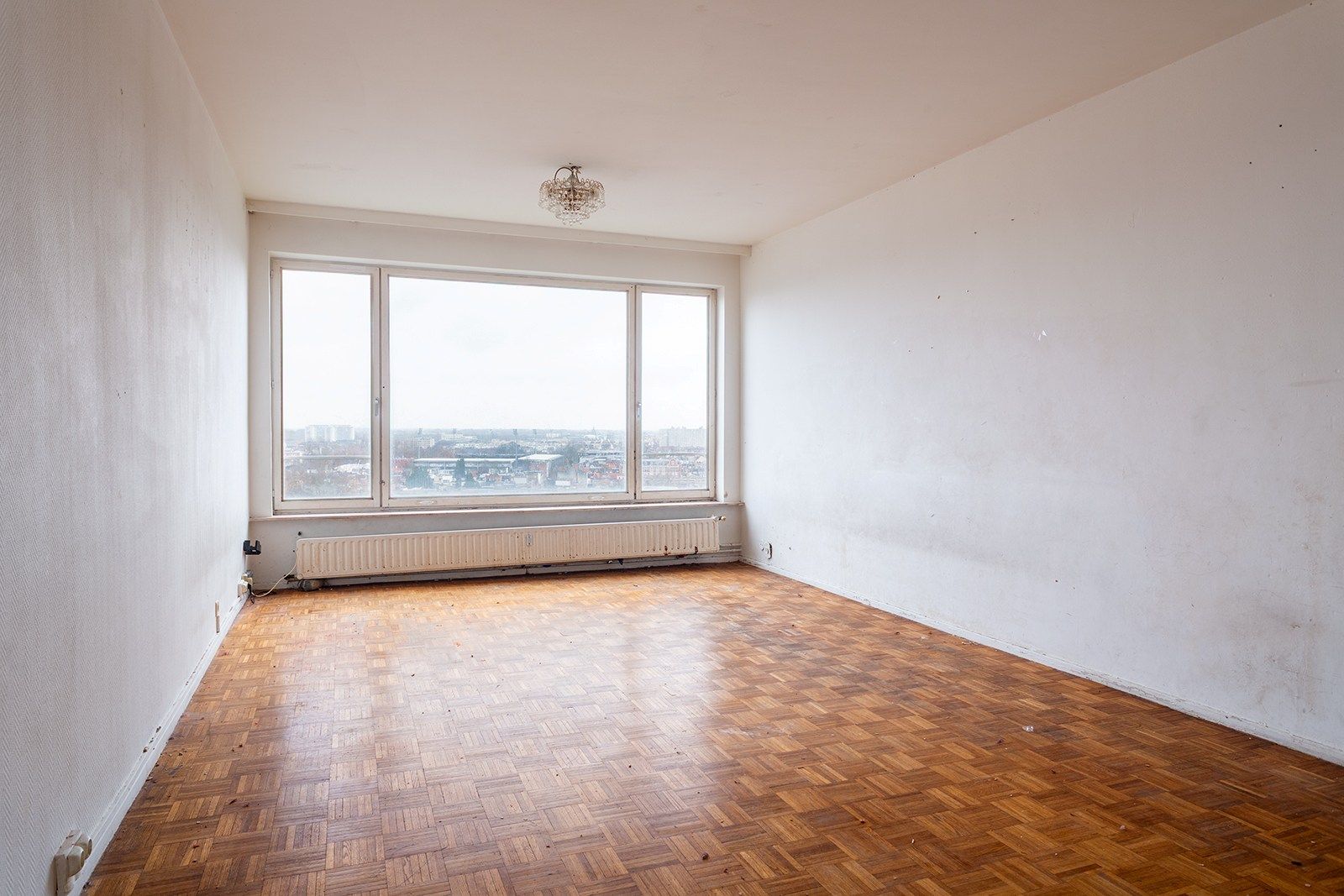Te renoveren tweeslaapkamerappartement  foto 3