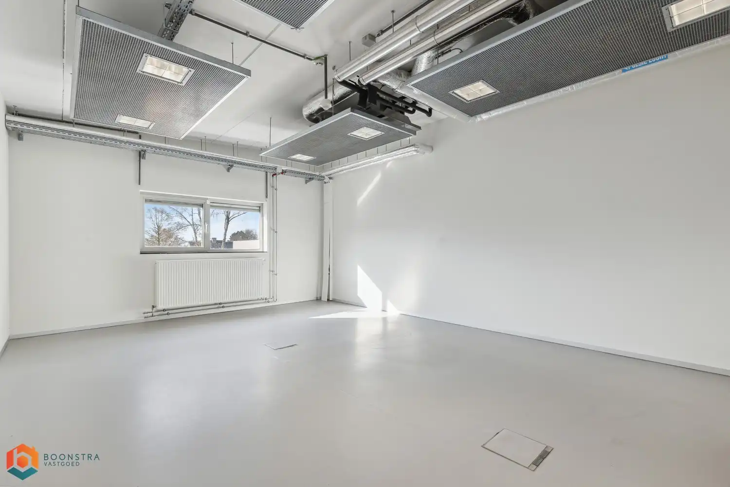 Veelzijdig kantoorgebouw met ruime parking op 2433 m² foto 32