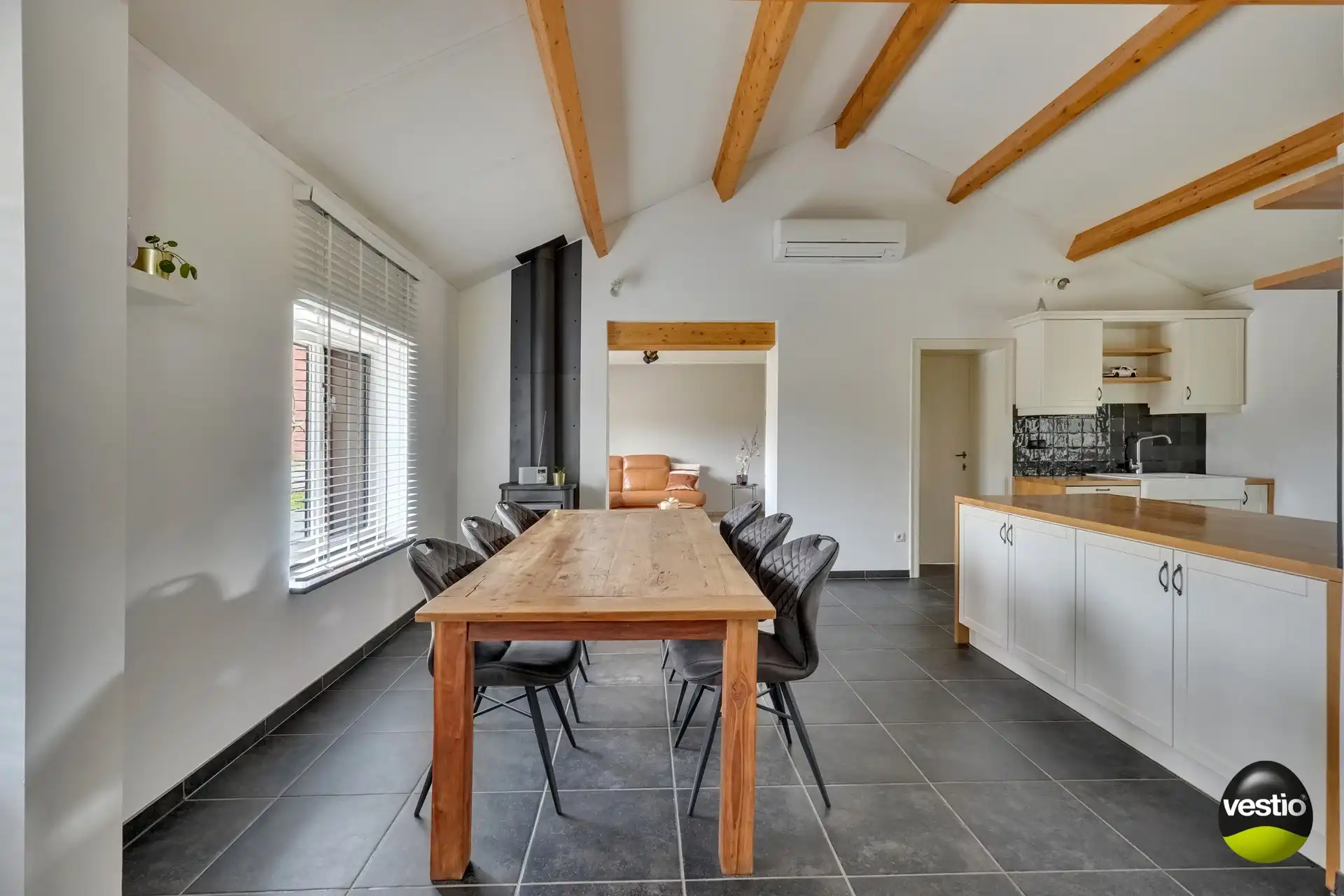 GERENOVEERDE LANGGEVELHOEVE OP 37,90 ARE MET TOPLIGGING IN ZEVENHUIZEN foto 2