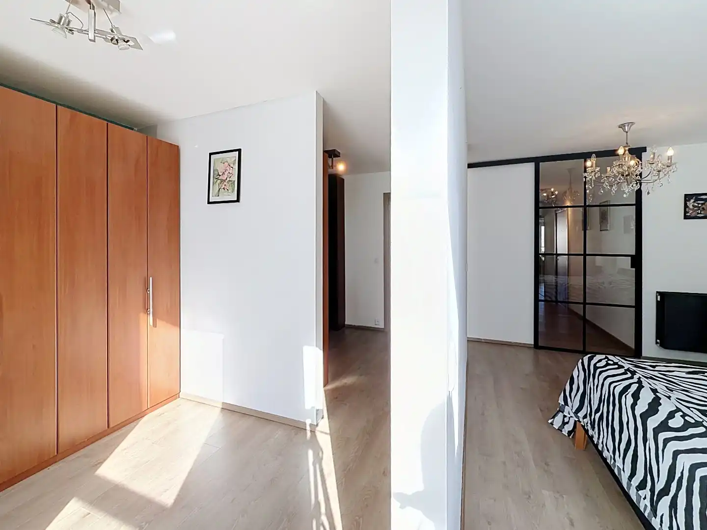 Lichtrijk woonappartement met ruim terras vlak bij zee.  foto 13