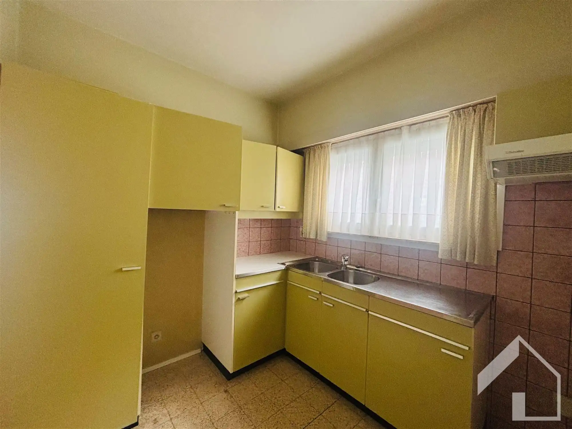 Te moderniseren GLVL appartement met garagebox foto 4