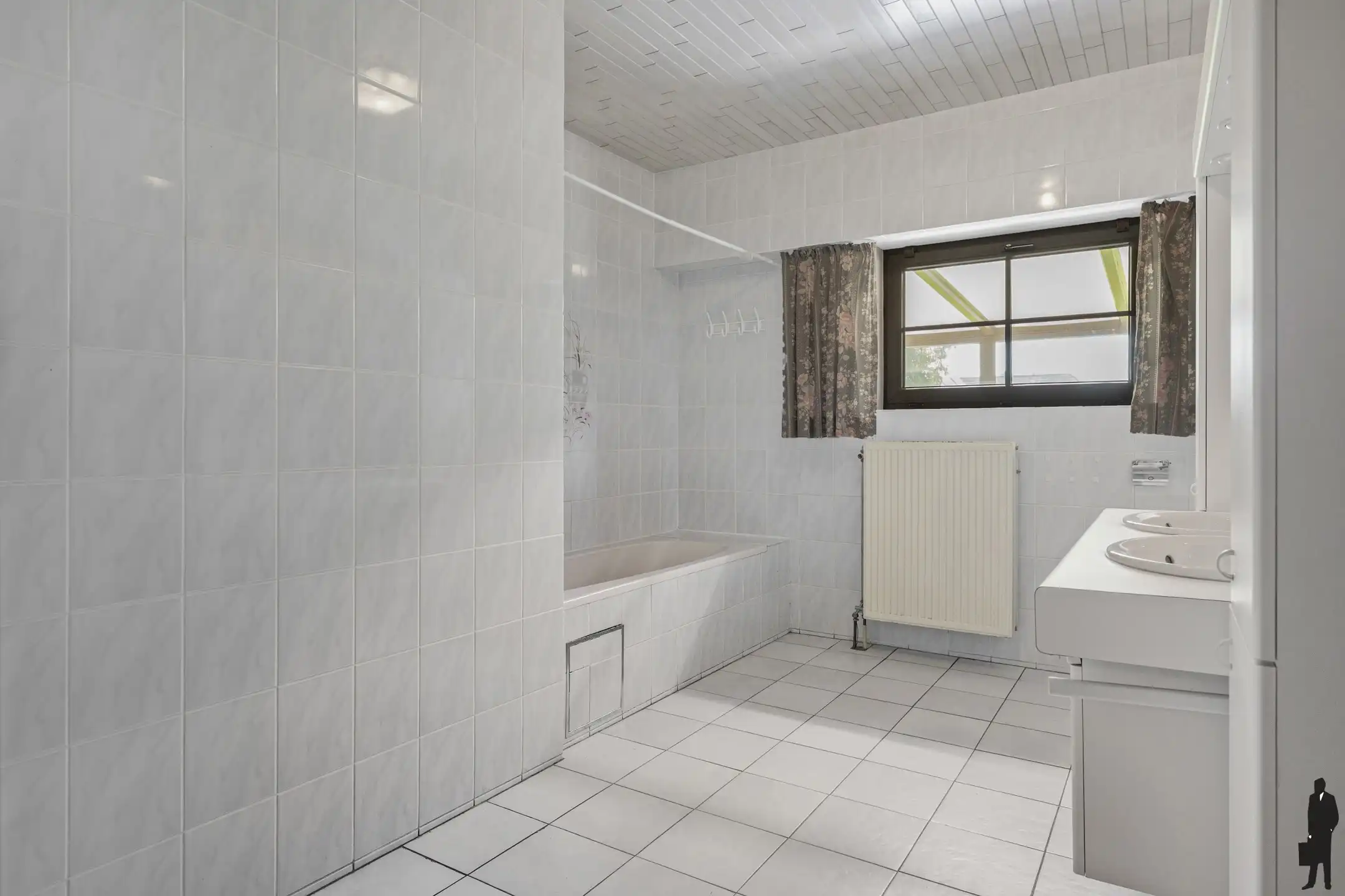 Charmante gezinswoning met 4 slaapkamers en grote tuin foto 17