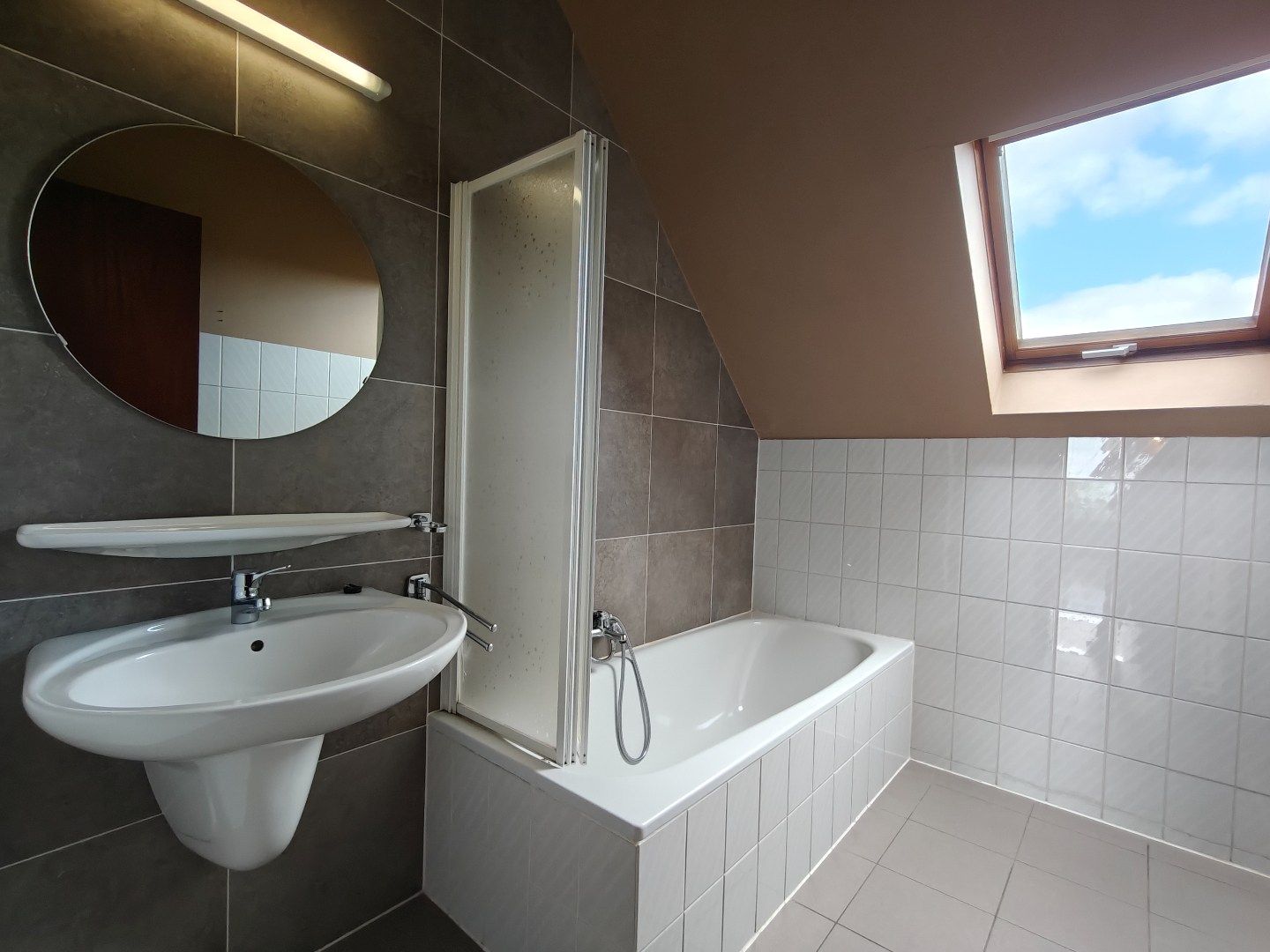 Appartement met 2 slaapkamers en terras te Lokeren - Nabij Station foto 7