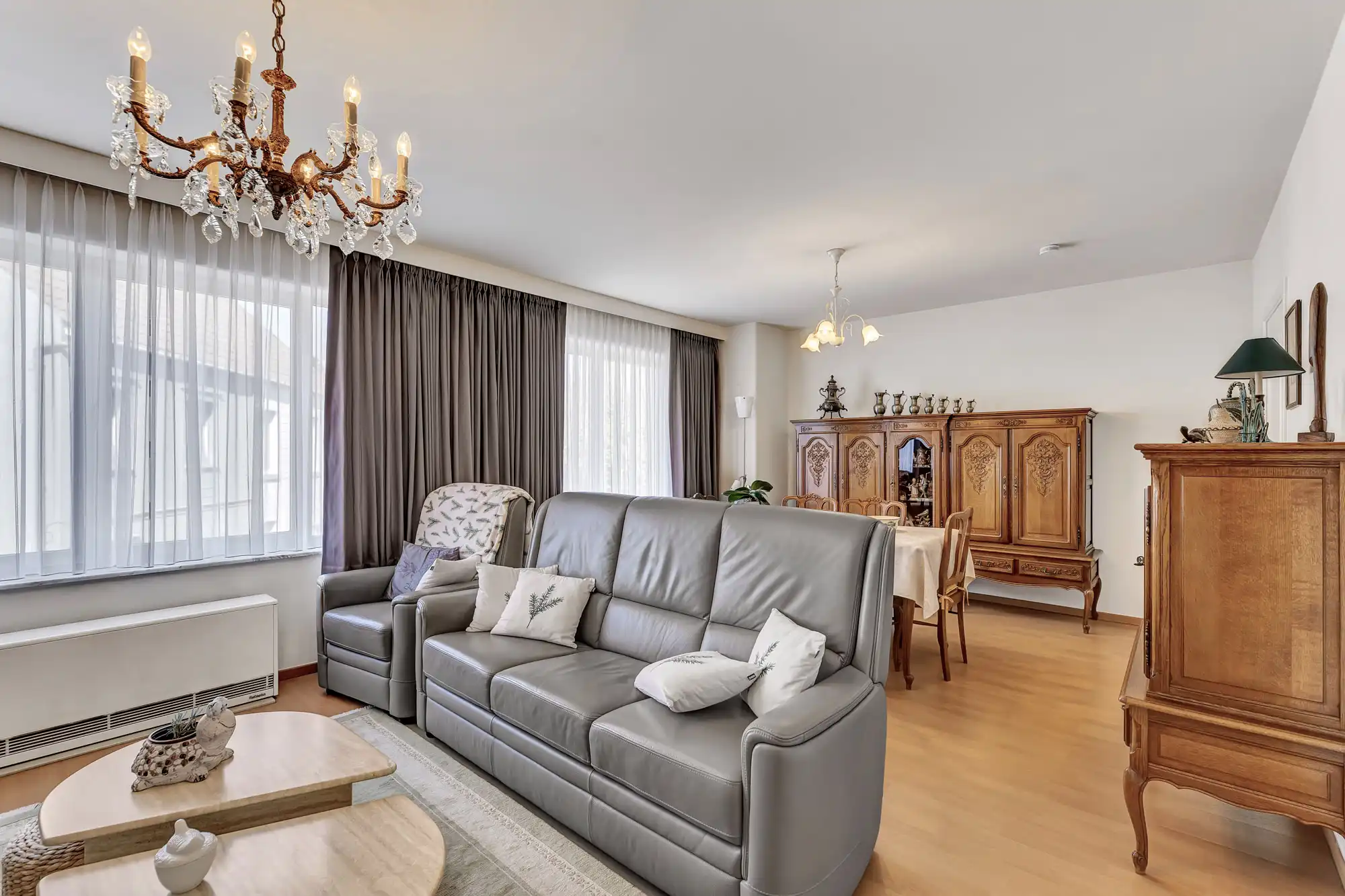 Instapklaar 2-slaapkamerappartement met terras en garage foto 4