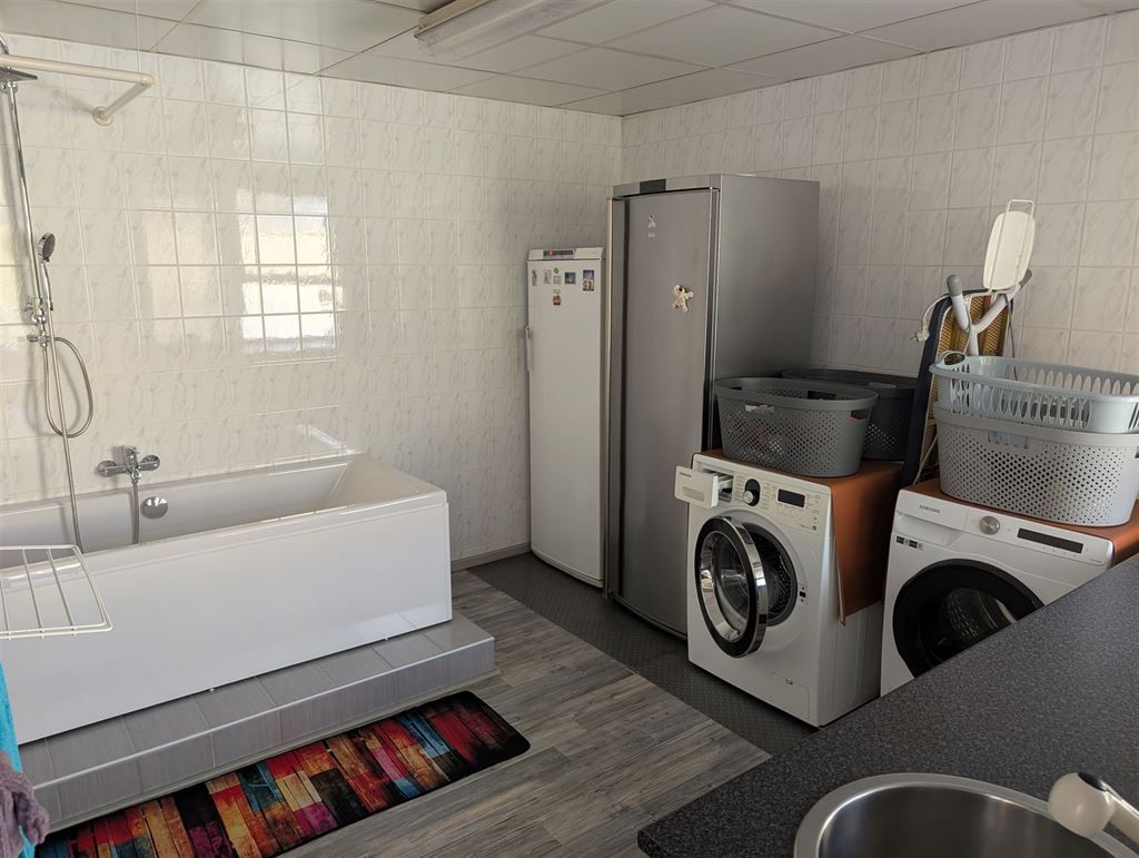 Gebouw met 2 appartementen en magazijn foto 9