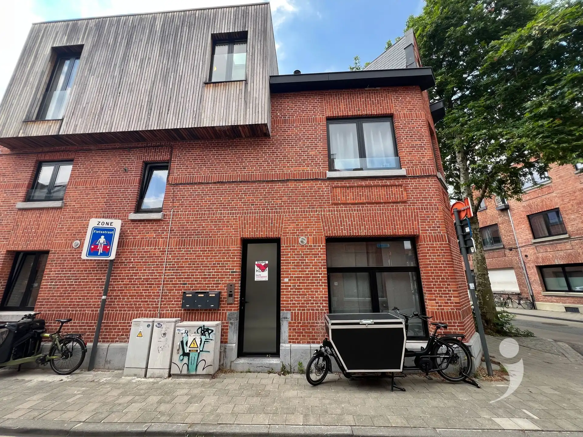 Ruime studio met privéterras foto 9