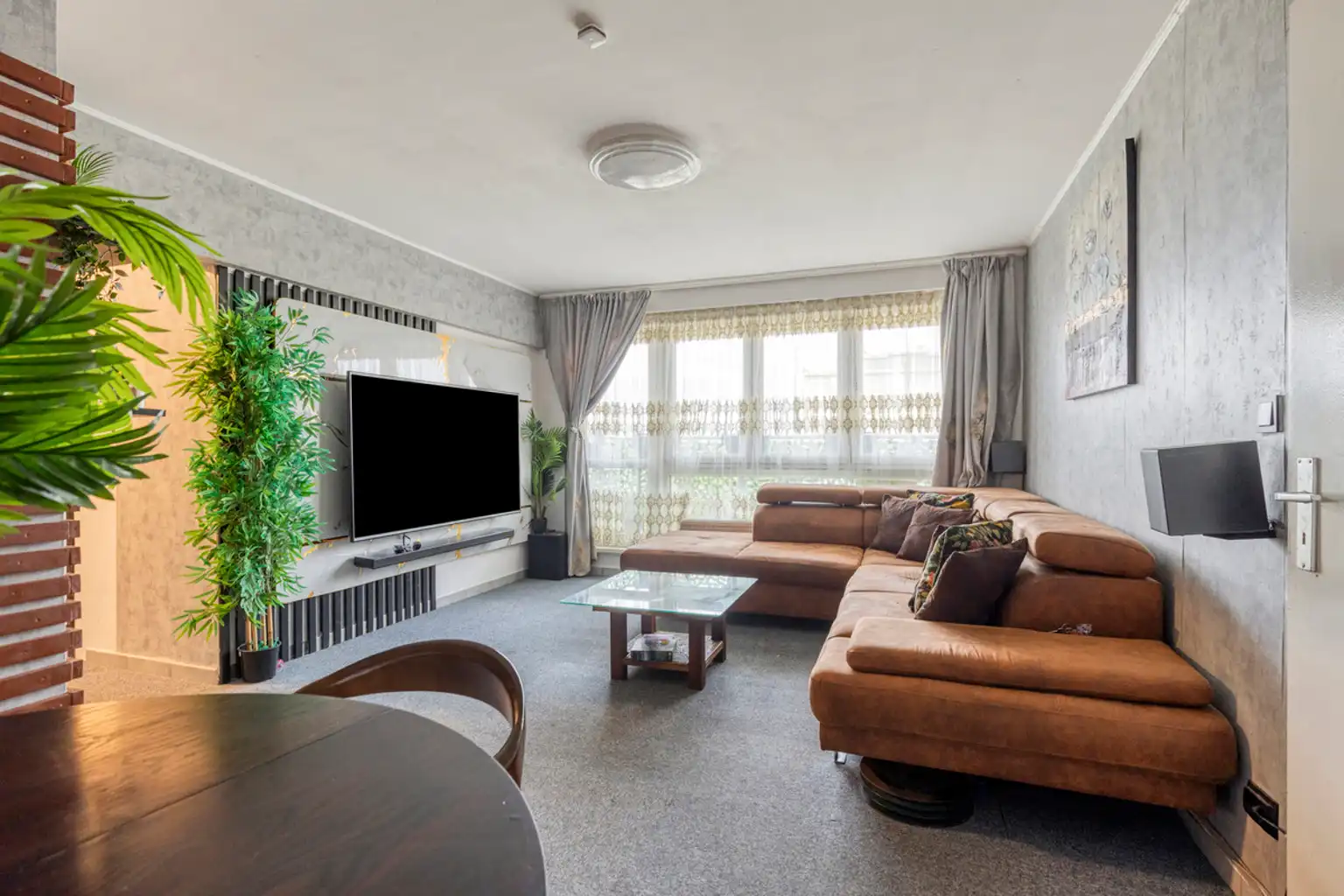 Instapklaar 3-slaapkamer appartement met subliem uitzicht foto {{pictureIndex}}
