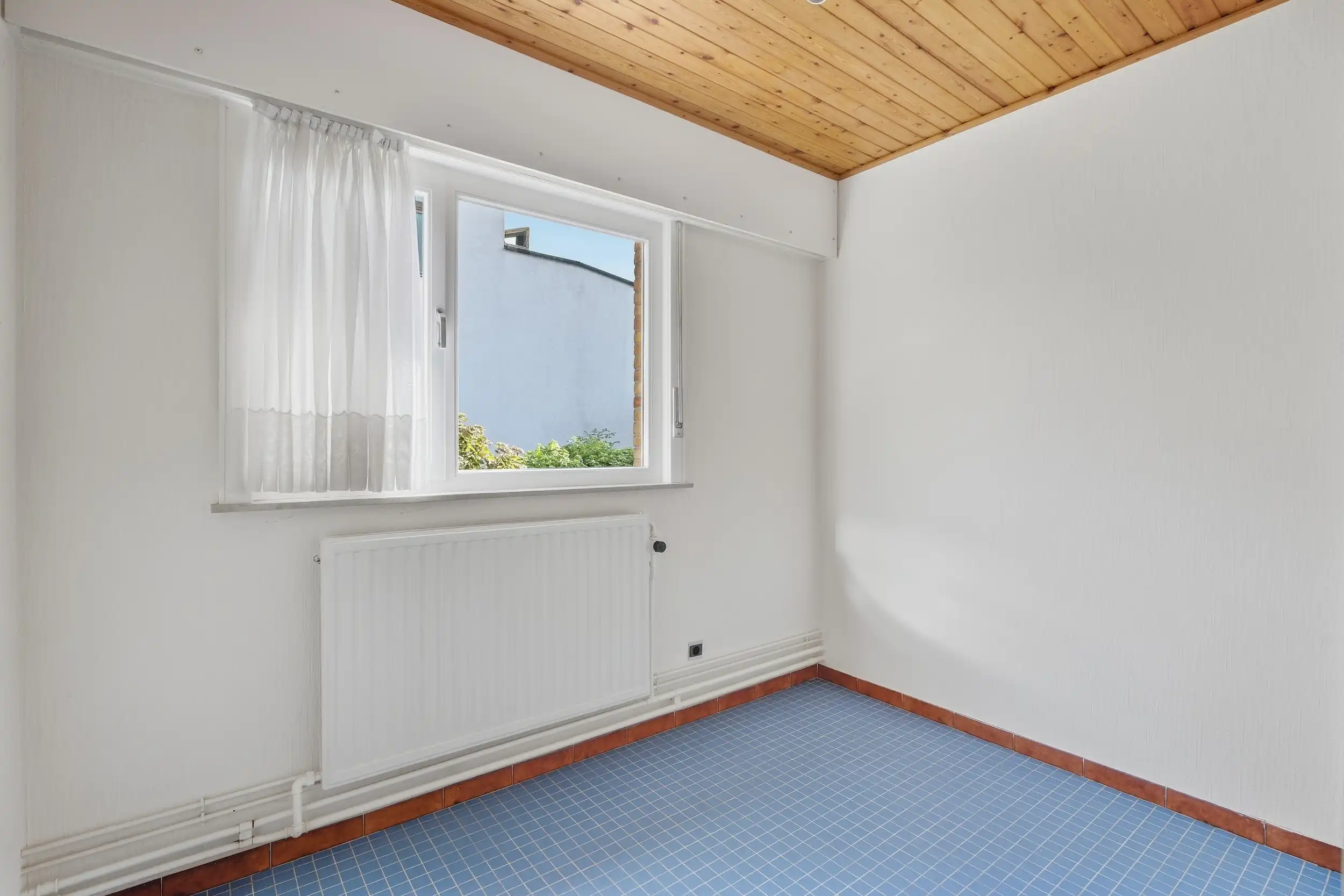 Ruime gezinshuis met garage in het groen foto 16