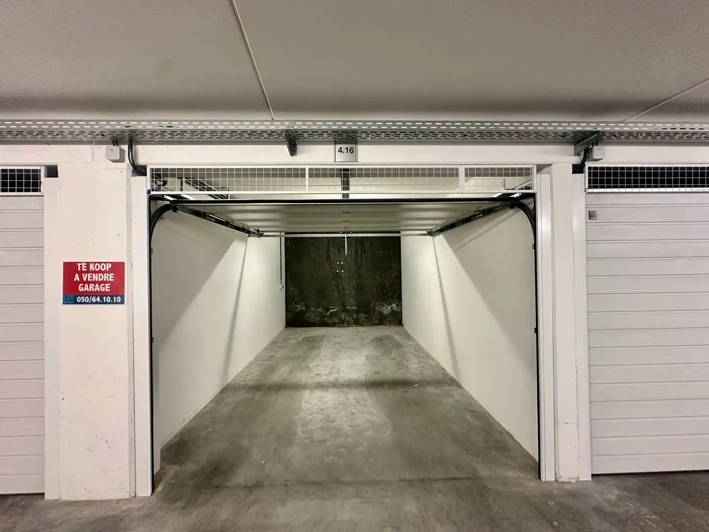 Garagebox te koop op de Kustlaan vlakbij de Minigolf Approach, het strand en de winkels van het Zoute. foto 2