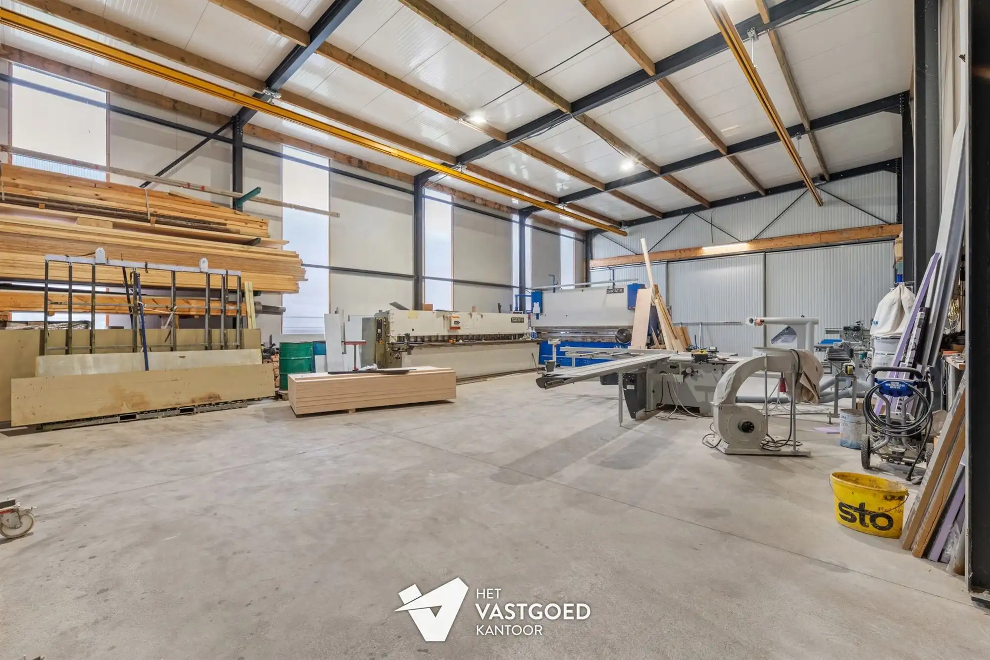 RUIM EN UITSTEKEND ONDERHOUDEN BEDRIJFSPAND MET KANTOORRUIMTE TE BALEN  foto 6