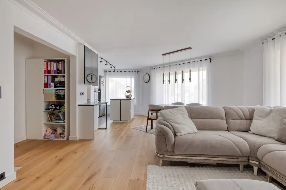 Uitzonderlijk appartement van 190 m², volledig gerenoveerd, in het centrum van Strombeek foto 3
