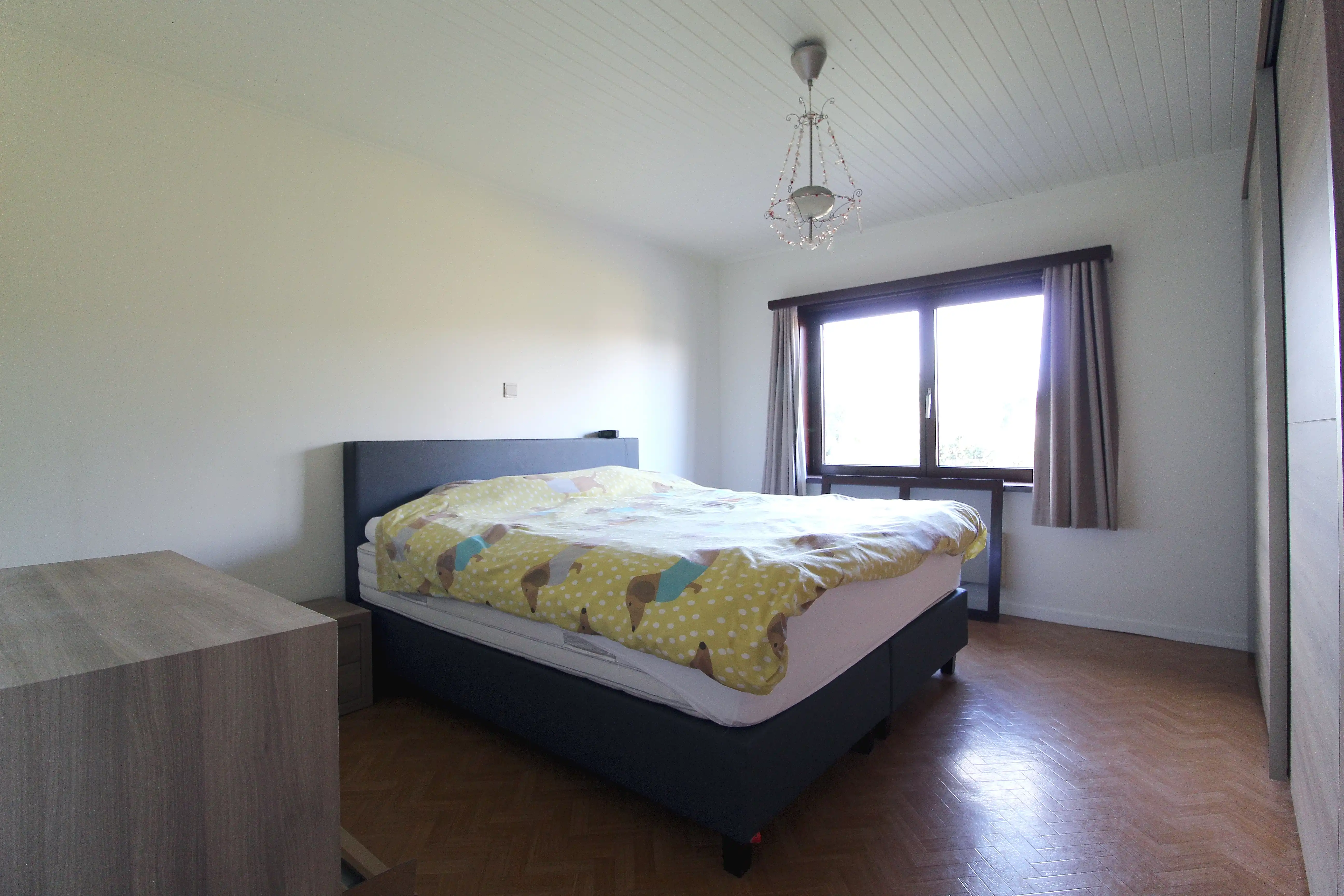 Instapklare, gesloten, bebouwing in residentiële woonwijk foto 10