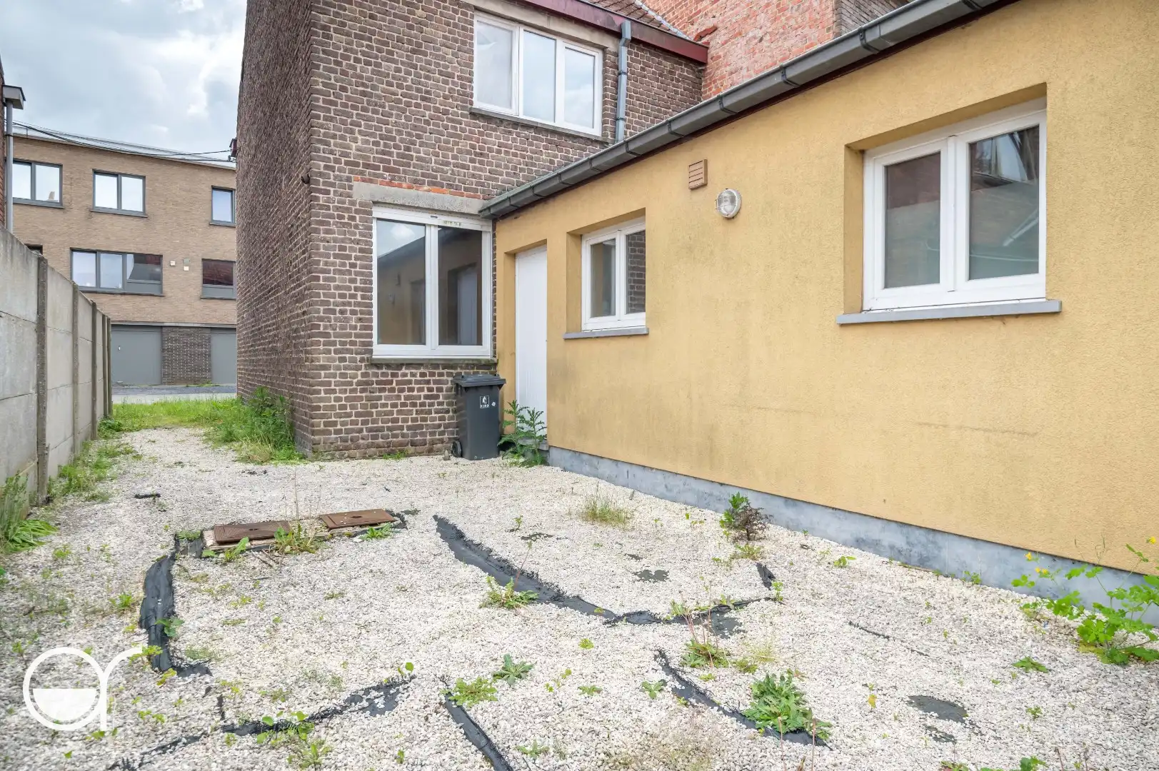 Half open bebouwing gelegen in een rustige straat in Sint-Denijs-Westrem foto 6