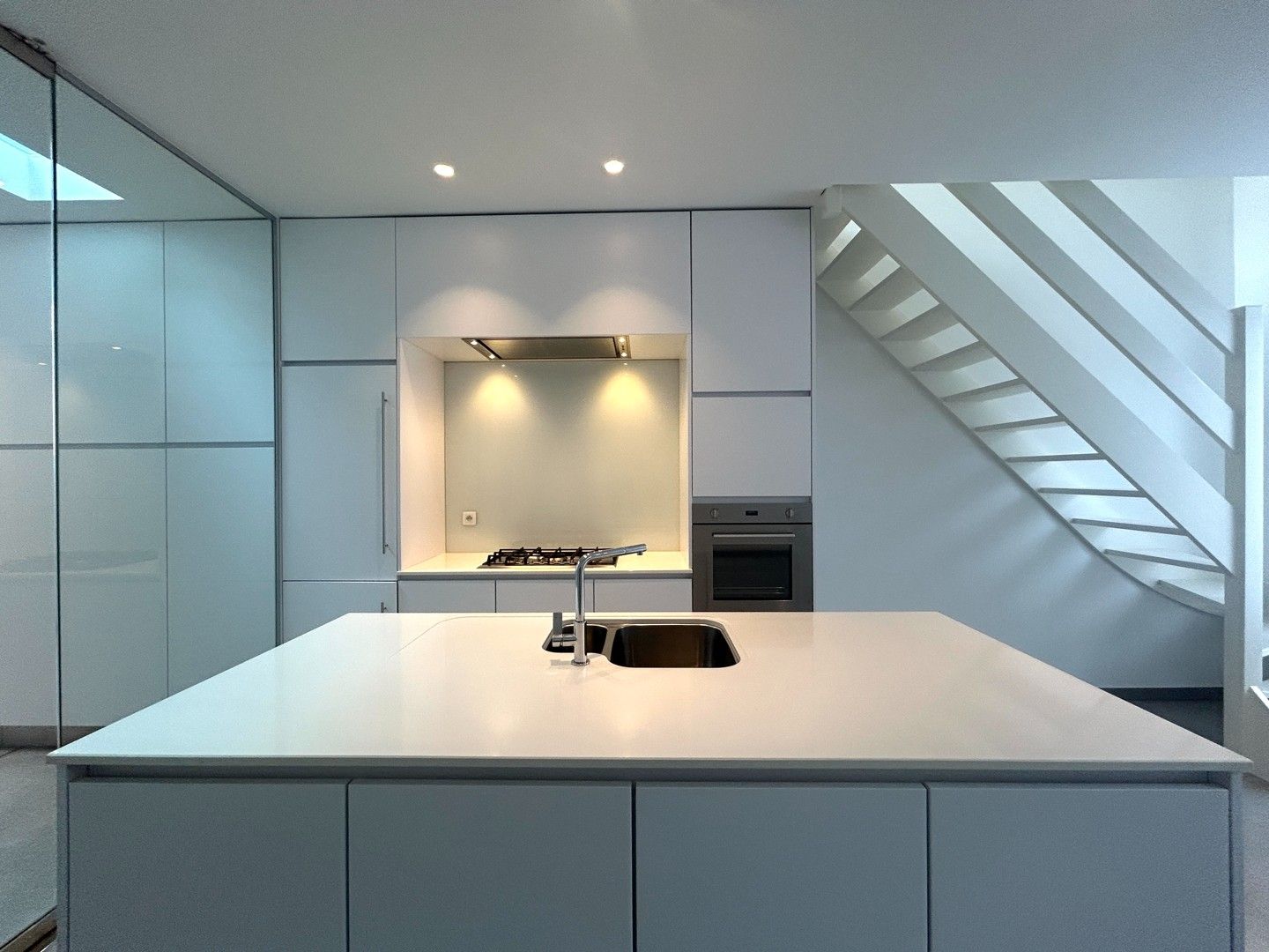 Instapklare stadswoning met zonneterras te Roeselare! foto 3