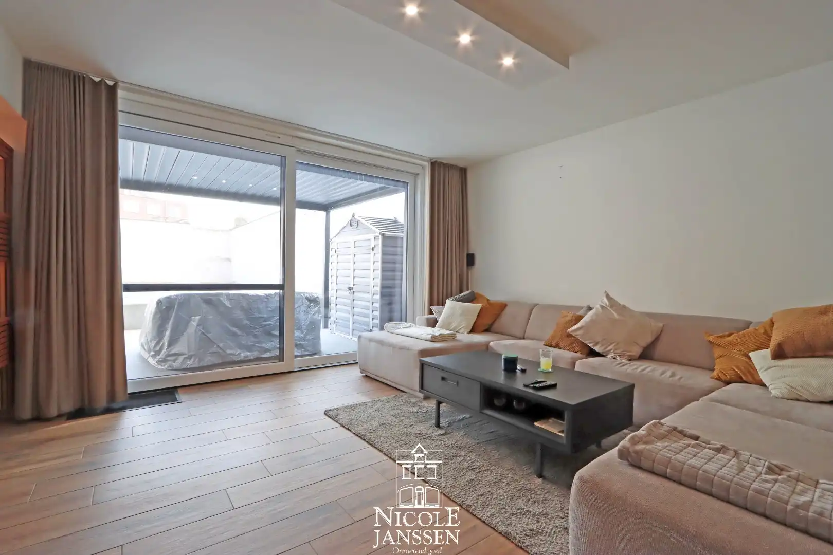 Mooi, gelijkvloers appartement met terras en tuin foto 6