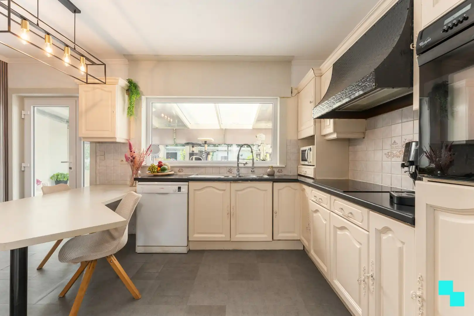 Zuidgerichte woning met uitweg en aparte garage - Assebroek foto 10