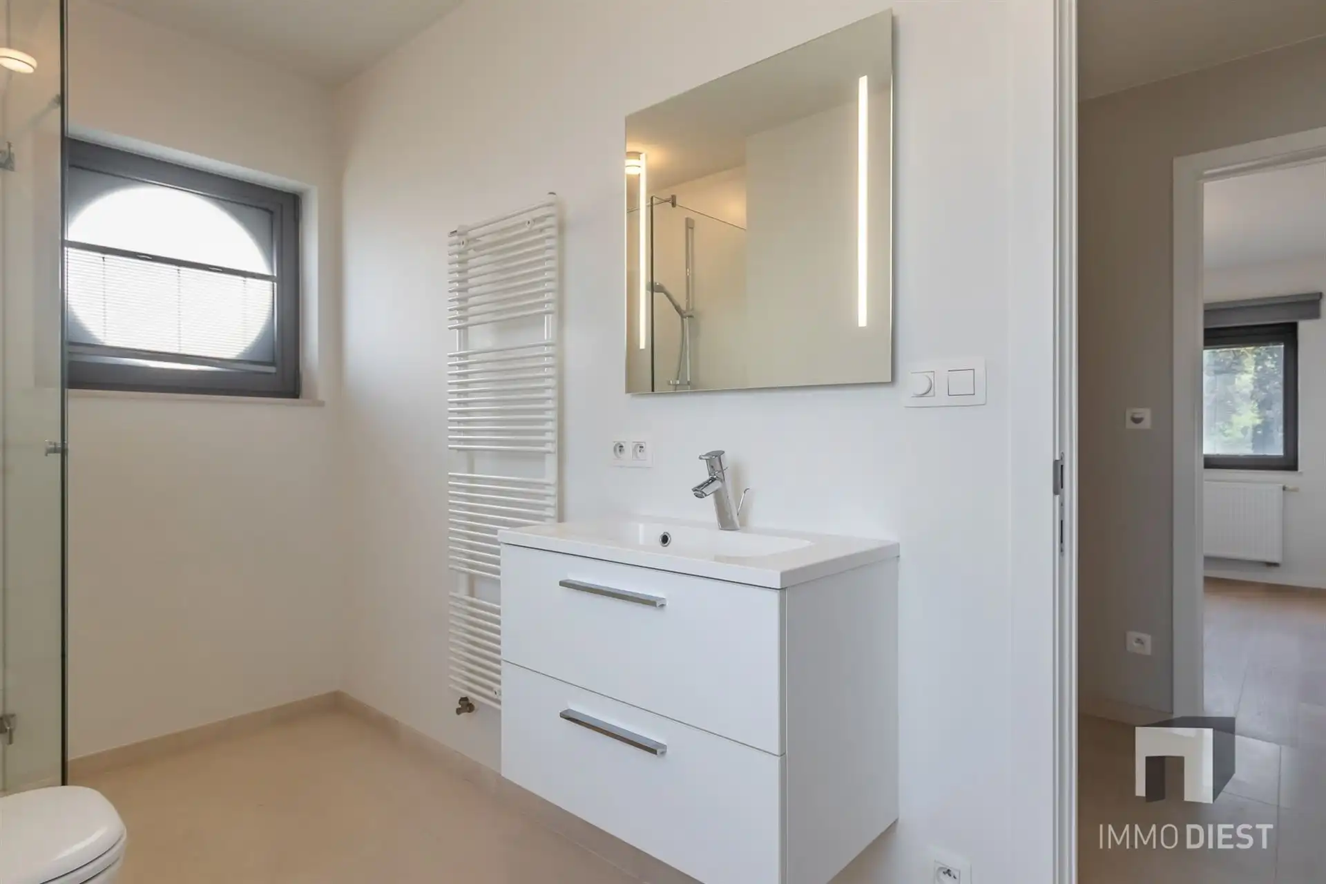 Luxe woning met 4 slaapkamers, 2 badkamers, garage en zonnige tuin foto 20