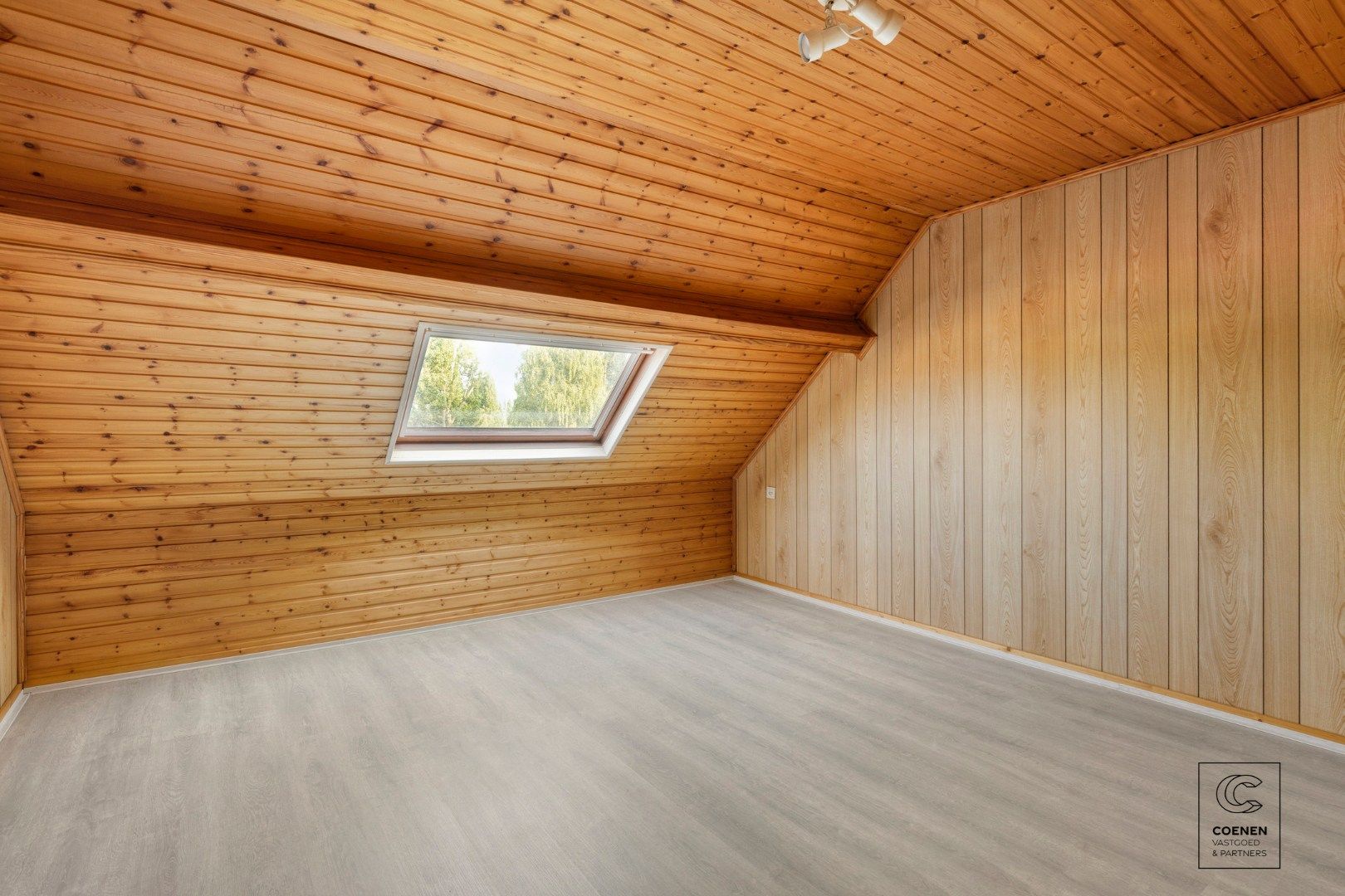 Te renoveren woning van 162 m² met 4 slaapkamers te Ekeren! foto 13