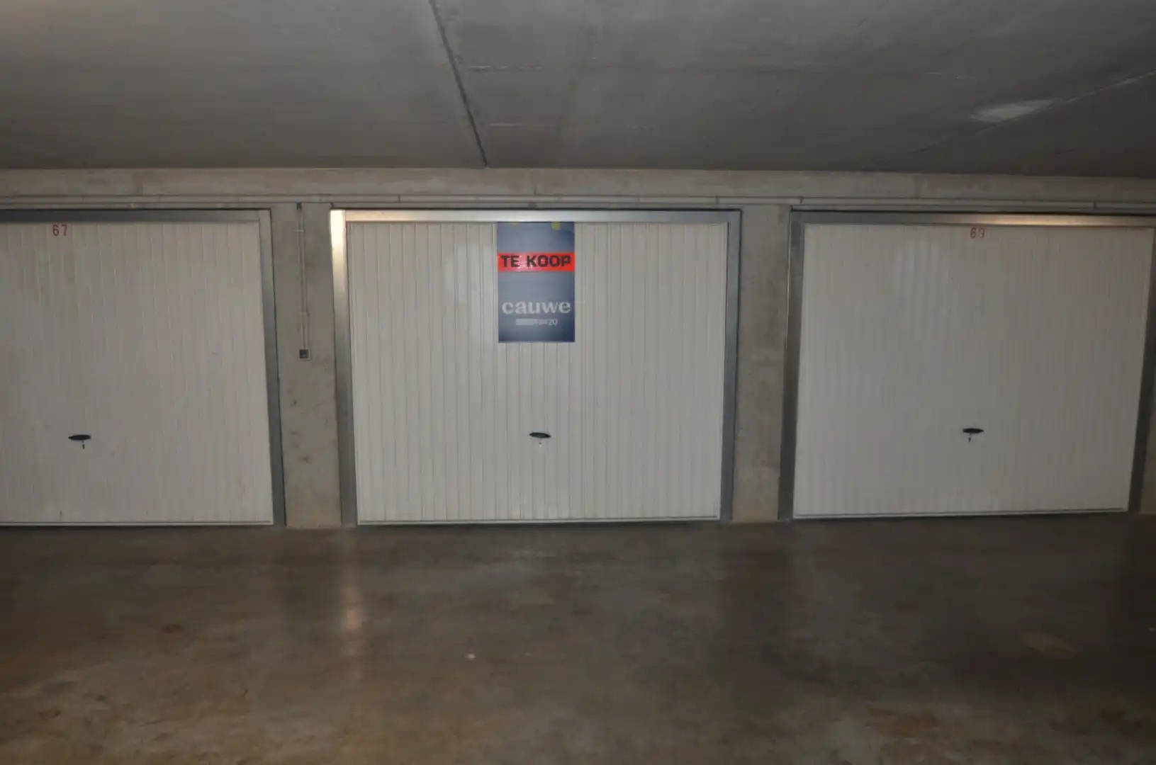 7 garageboxen naast elkaar: ideale investering foto {{pictureIndex}}