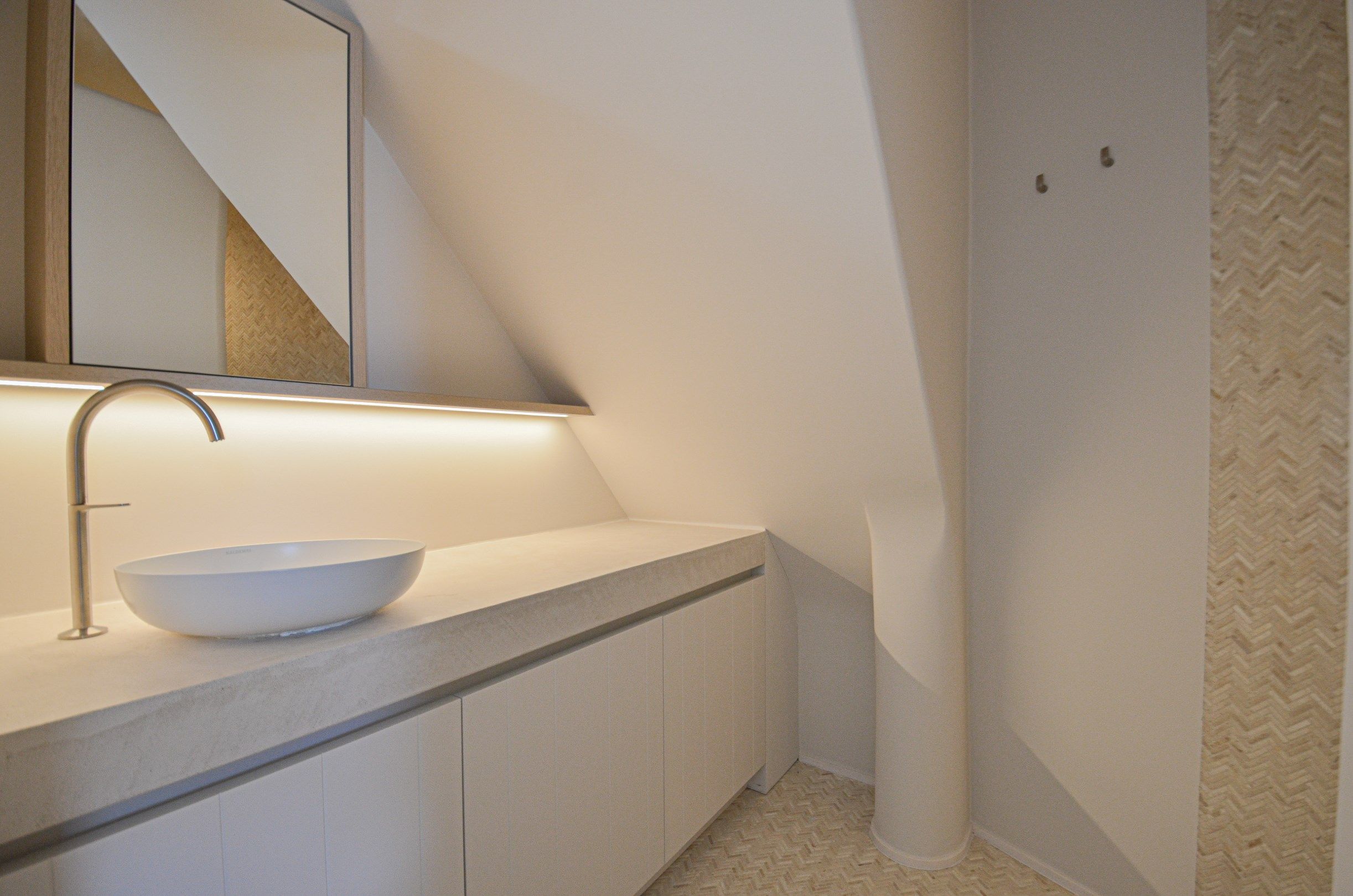 Exclusieve  nieuwbouwwoning afgewerkt met buitengewone materialen en design. foto 31