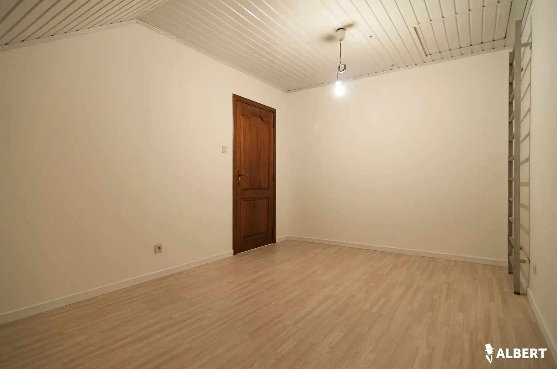 Ruime instapklare woning op toplocatie met tuin en bijgebouw foto 25