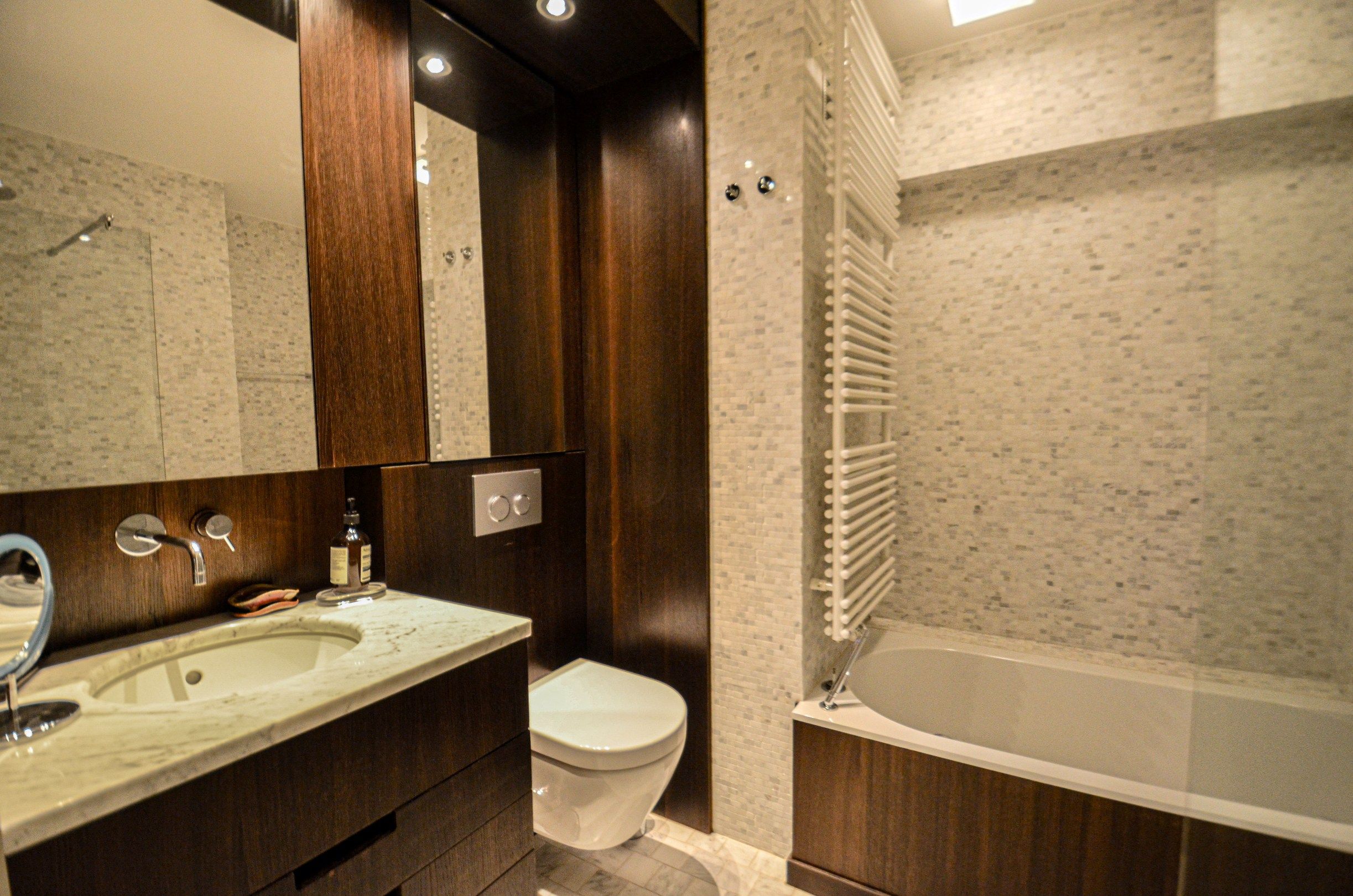 Lichtrijk hoekappartement met ruime terrassen gelegen in een klein residentie. foto 18