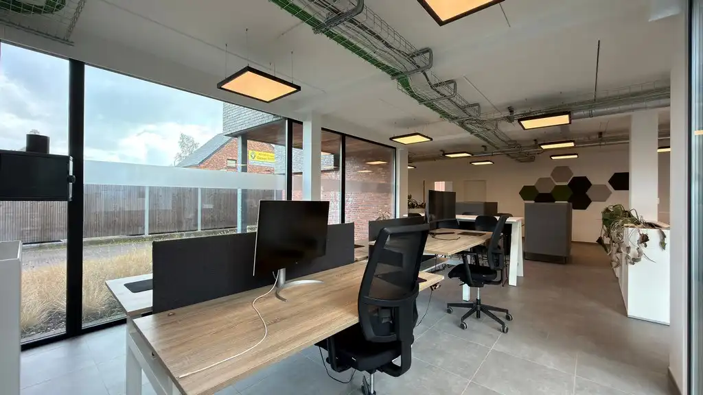 Instapklare kantoren met terras te huur vlakbij afrit E19 in Rumst foto 2