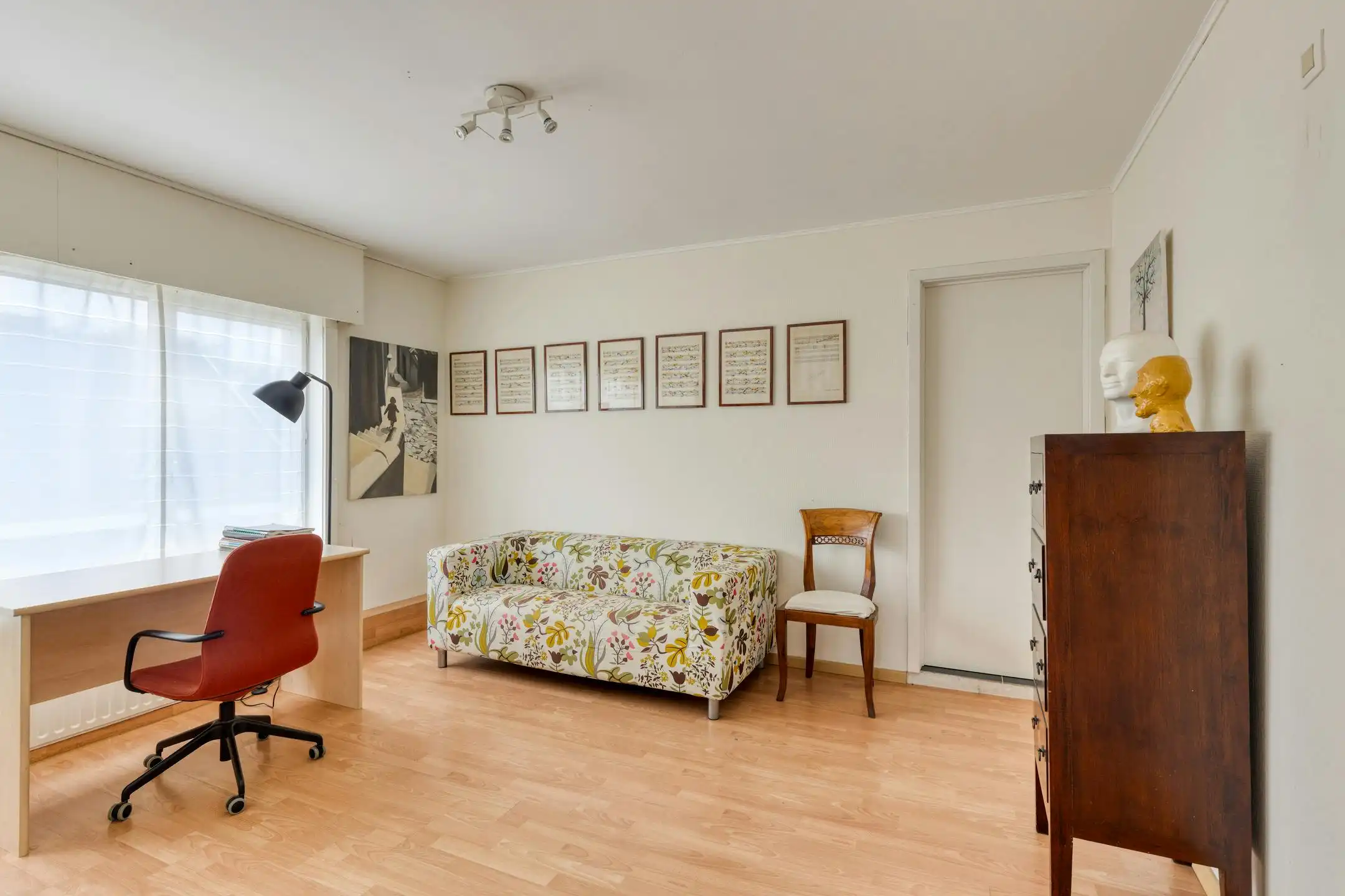 Ruime gezinswoning met tal van opties in Oostwinkel foto 8