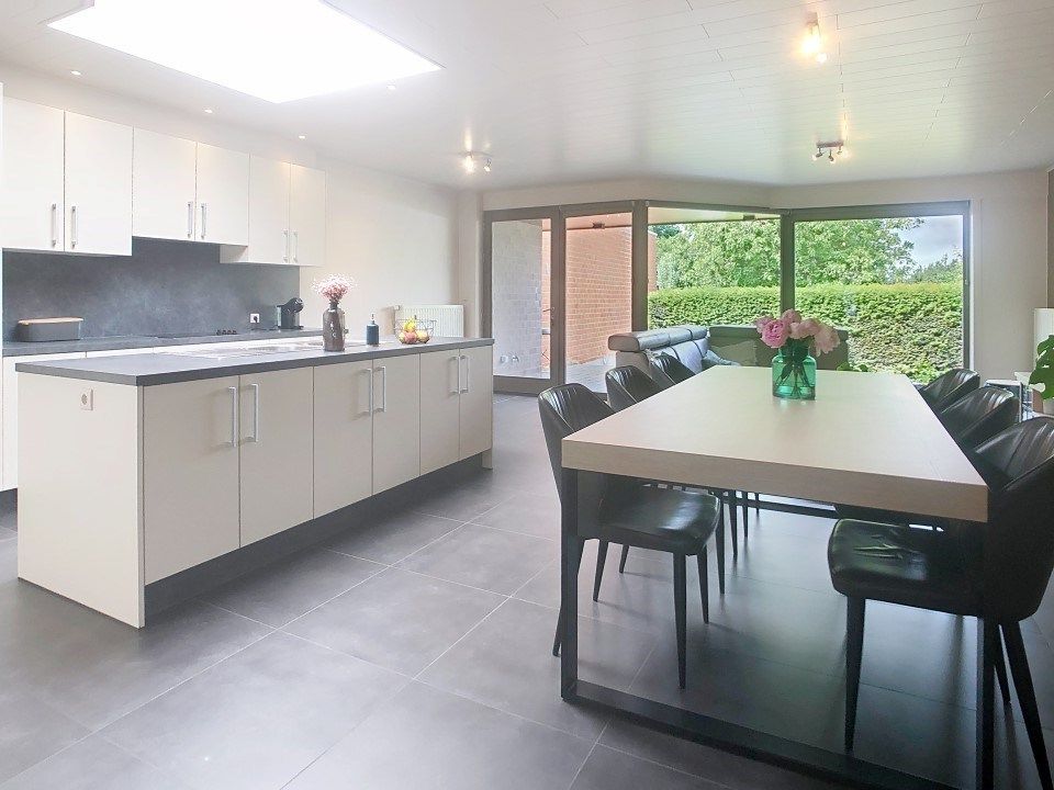 Recent vernieuwde woning in het centrum van Westrozebeke foto 2