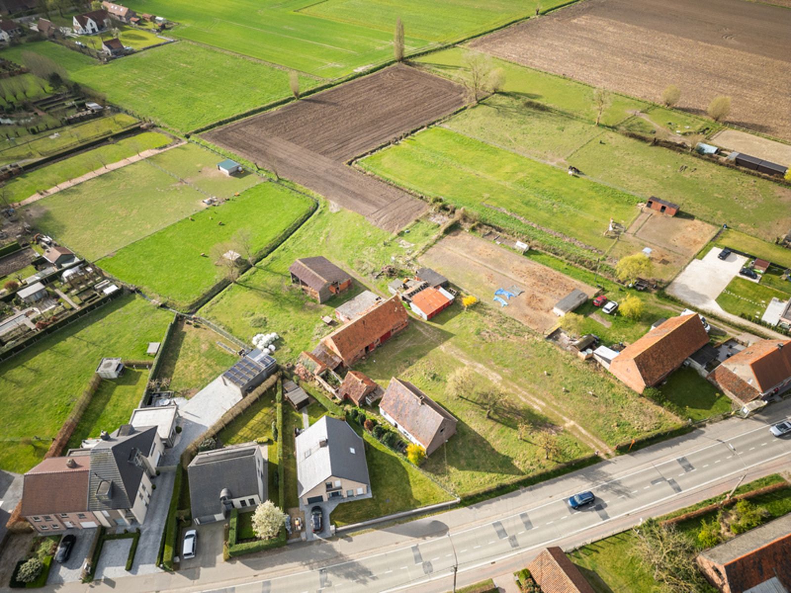 Hoeve met bijgebouwen op circa 1,2 ha foto 7