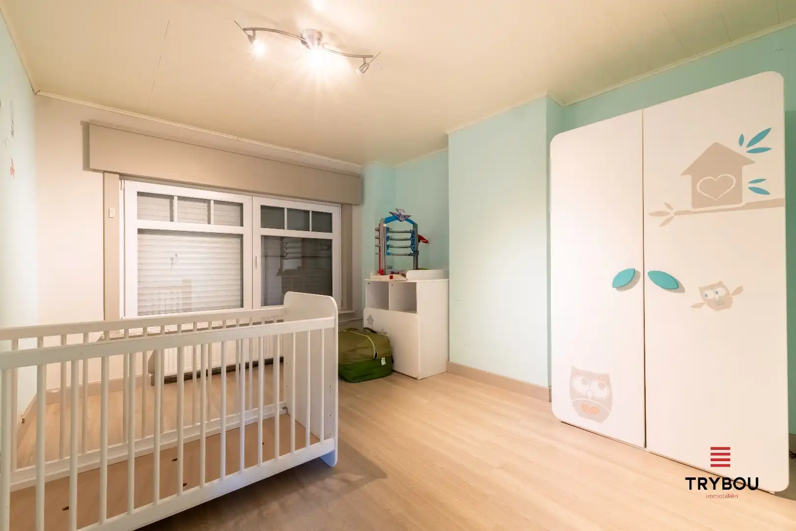 Instapklare gezinswoning met 4 slaapkamers, ruim terras en zonnige tuin in Houthulst foto 9