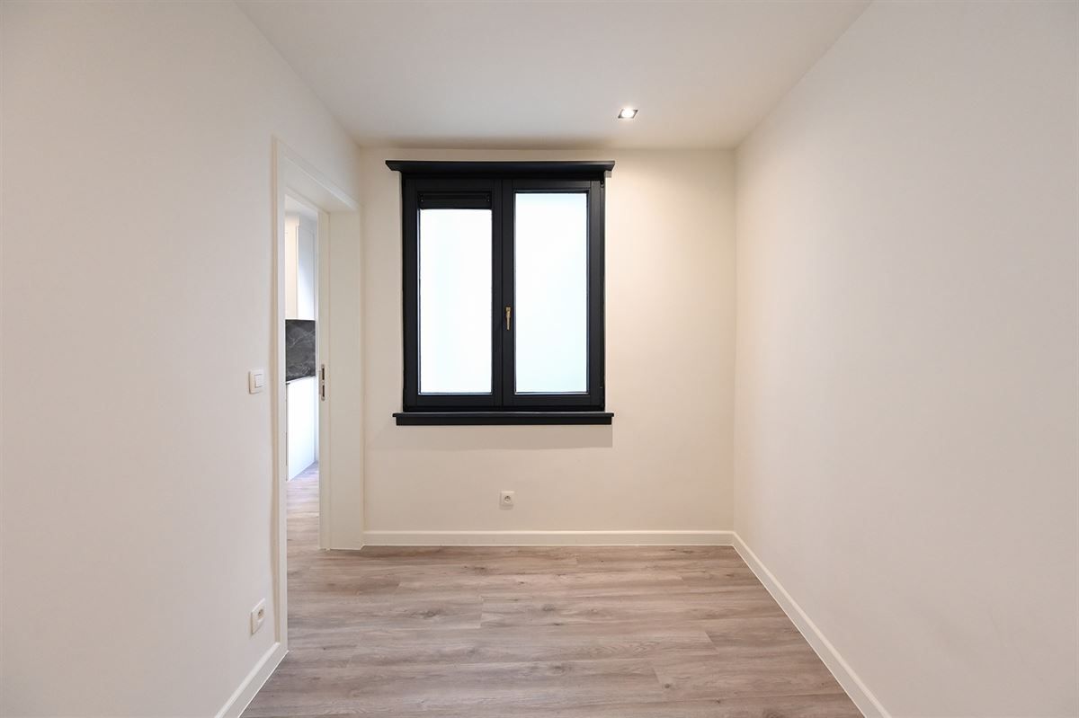 Gerenoveerd appartement met 1 slaapkamer foto 18