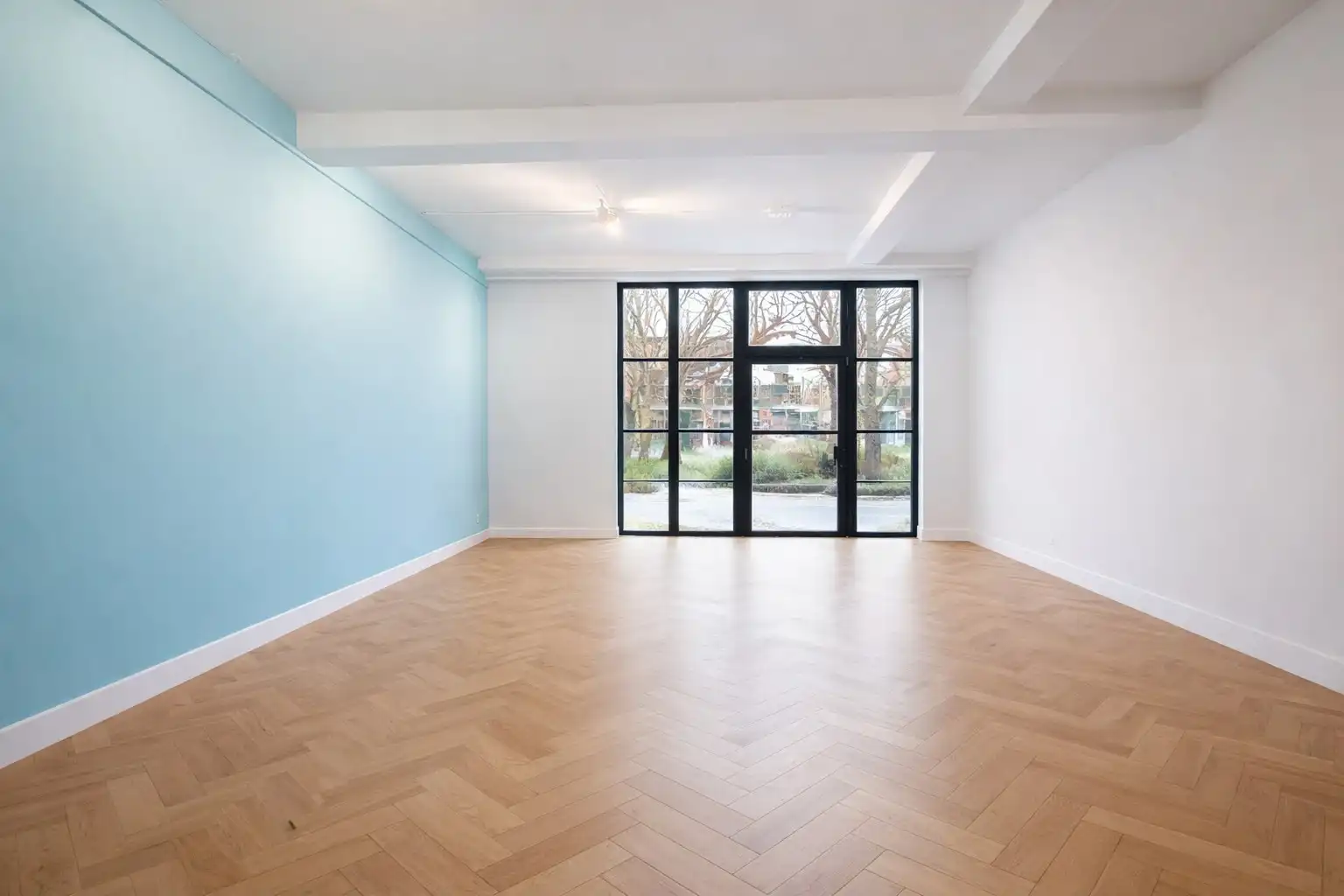 Veelzijdig handelspand met winkelruimte op gunstige locatie foto 3