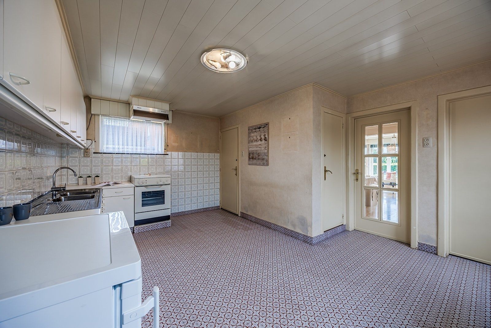 Ruime gezinswoning met 5 slpk en garage foto 9