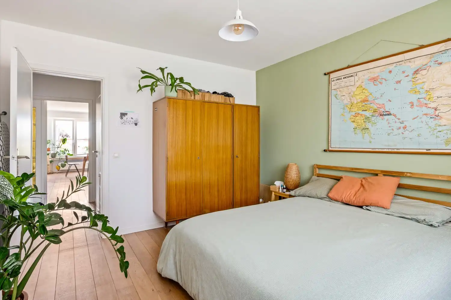 Gunstig gelegen, gerenoveerd 2 slaapkamer appartement met privatieve tuin! foto 14