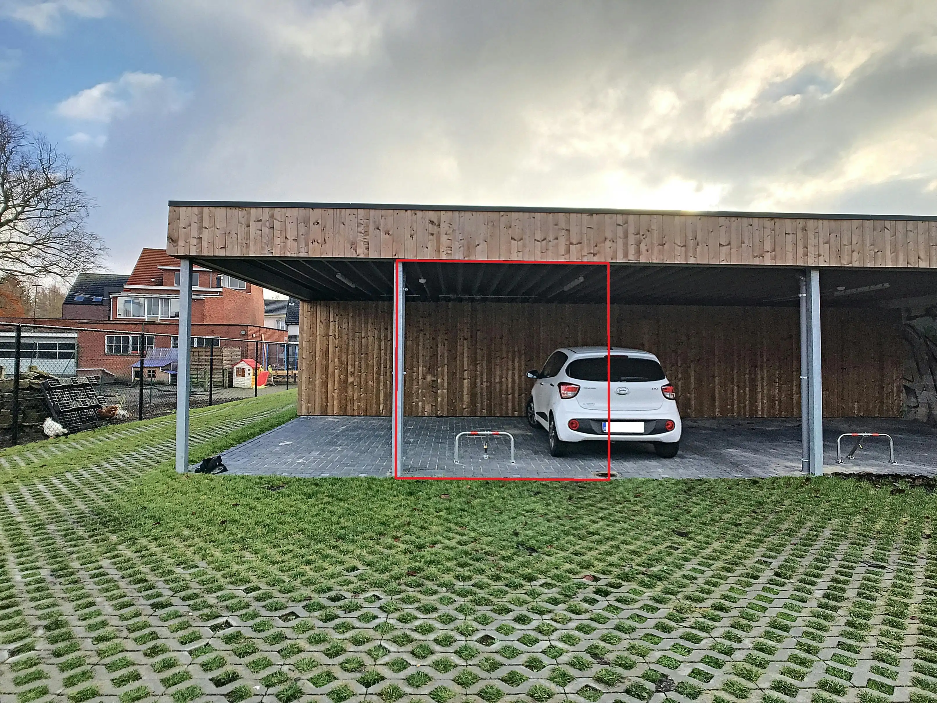 3 overdekte autostaanplaatsen te koop in het centrum van Wuustwezel foto 3