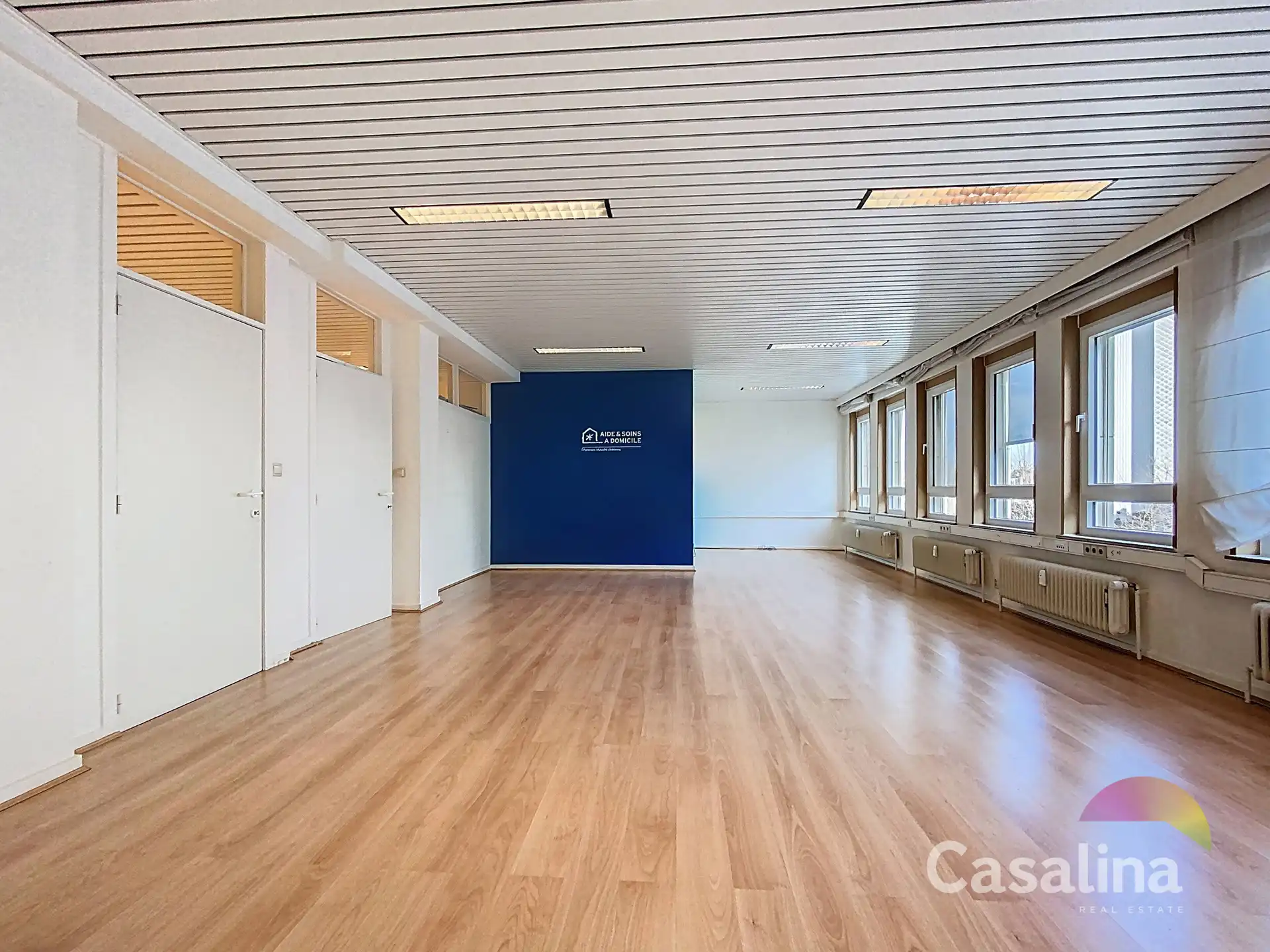 Ruime kantoorruimtes van 564 m², ideaal gelegen met parkings foto 4