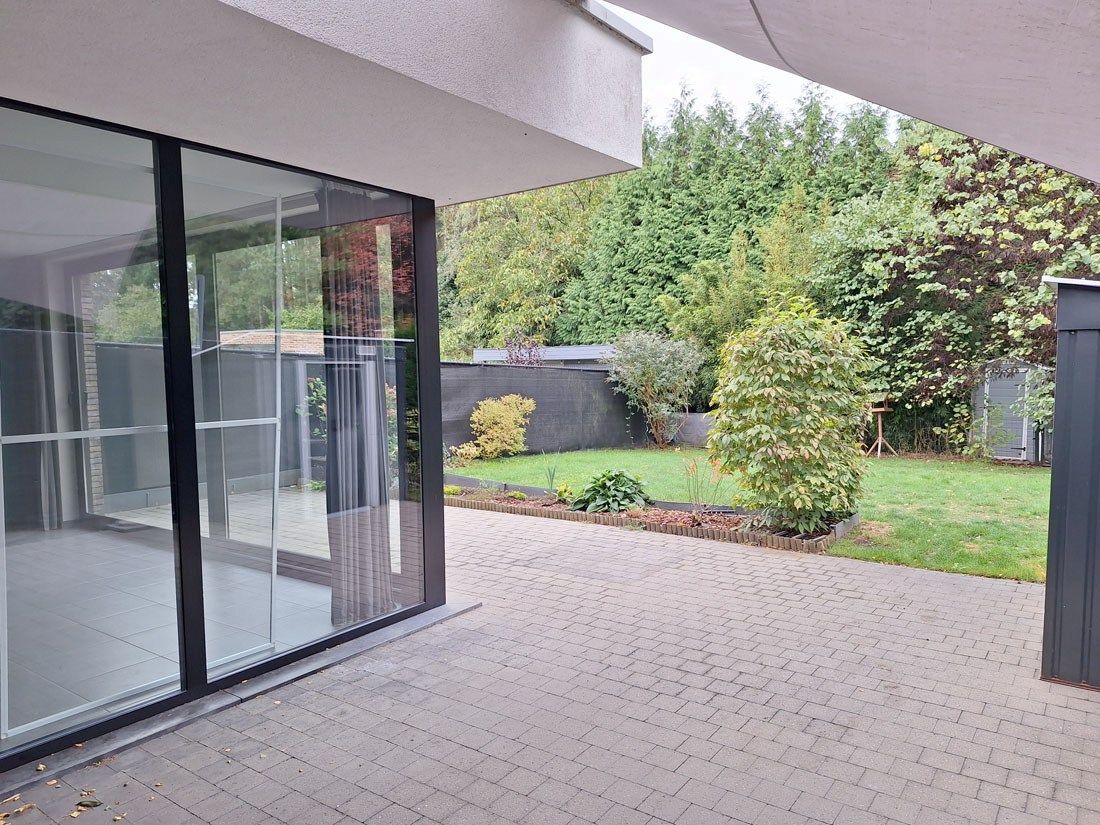 Prachtige eigentijdse woning in een groen kader foto 24