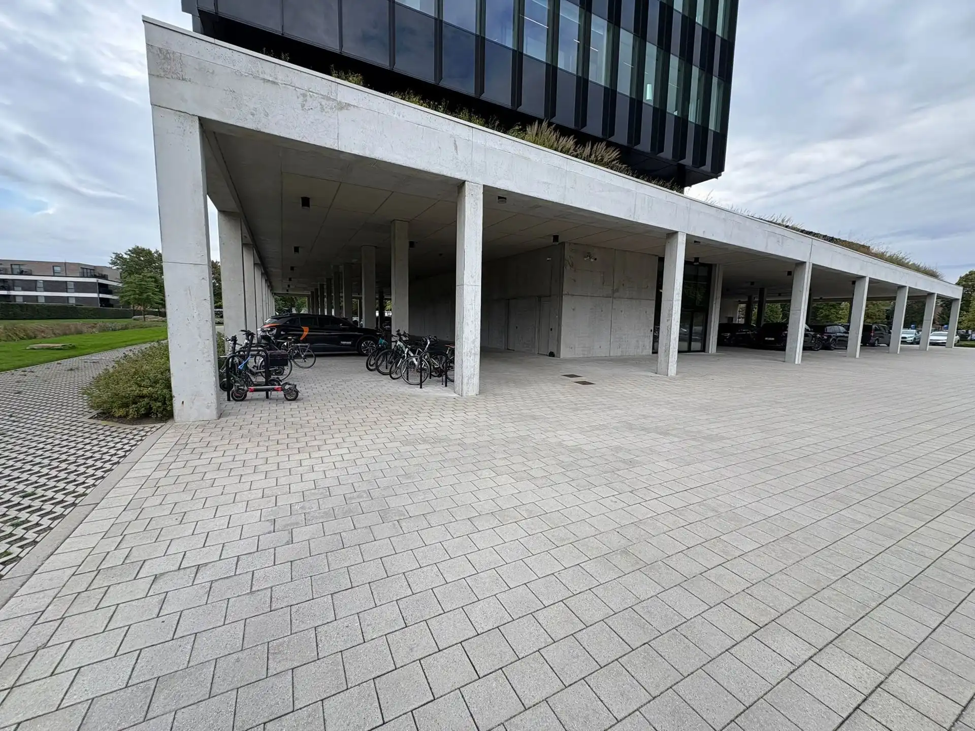 Kantoorgebouw "Square One" - kantoor 457m² te huur foto 14