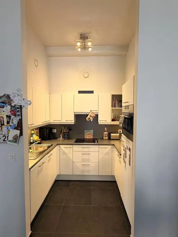 Centraal gelegen bemeubeld appartement MET autostaanplaats foto 7