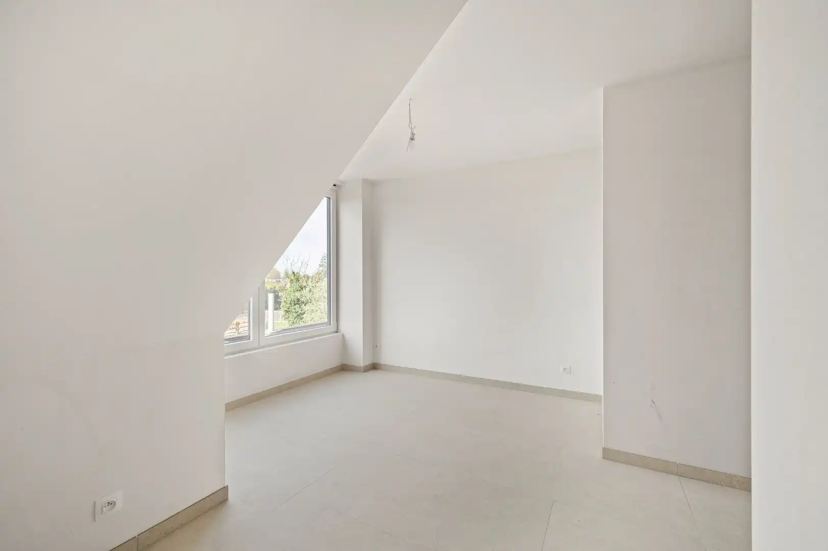 DUPLEX NIEUWBOUWAPPARTEMENT MET 2 SLPKS EN RUIM TERRAS TE GELUWE foto 19