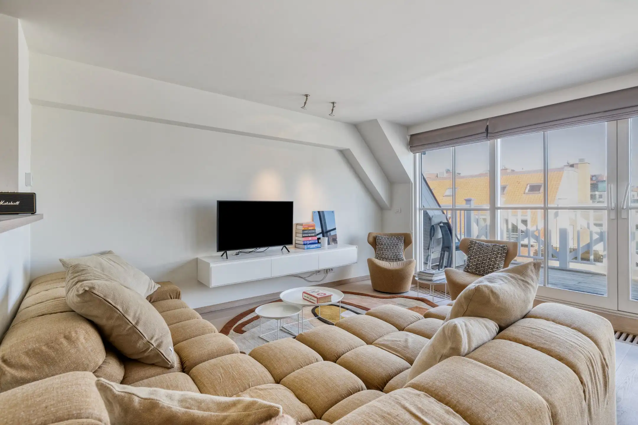 Instapklare duplex gelegen op slechts enkele passen ven het Van Bunnenplein en de zeedijk. foto 5