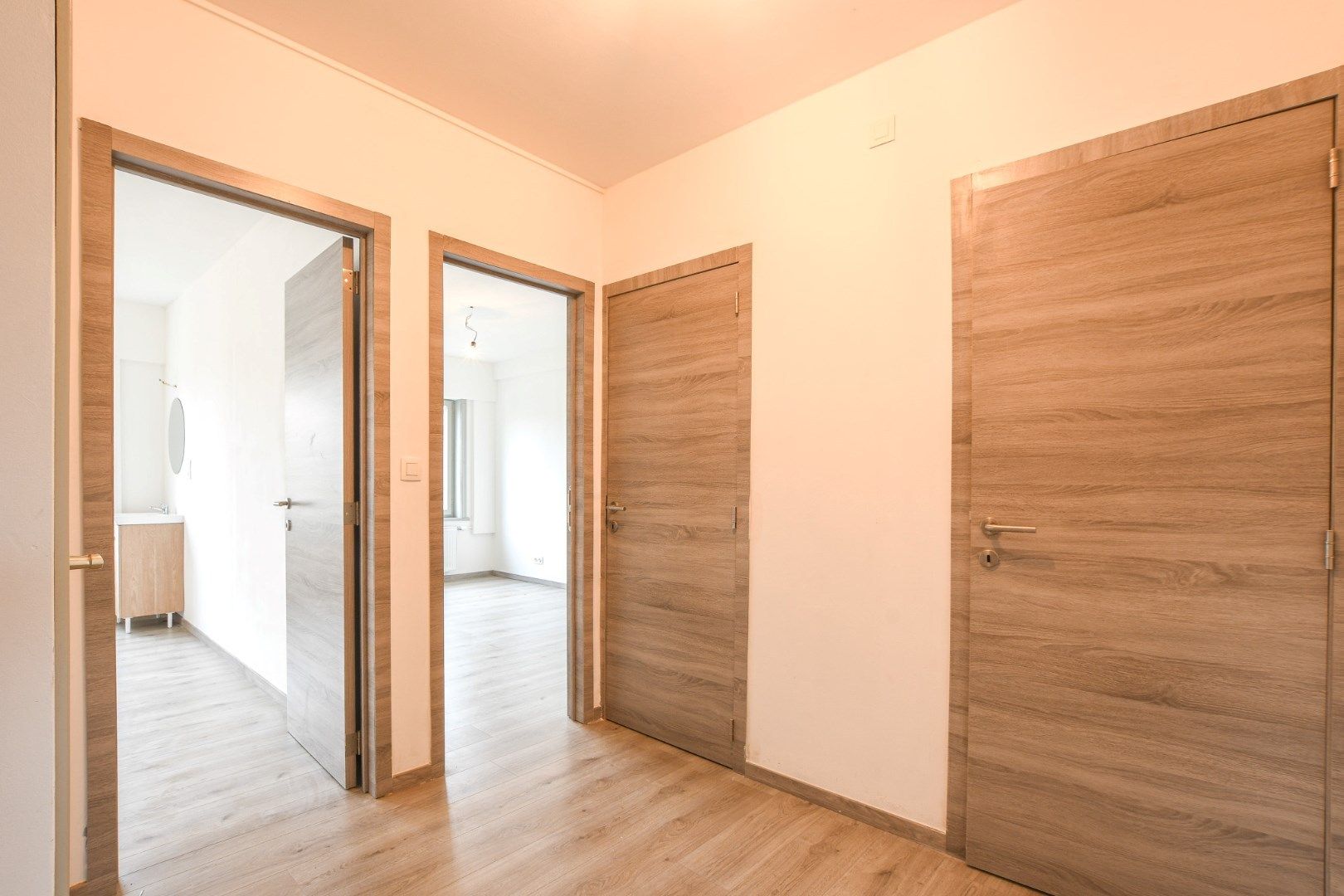 Gerenoveerd 2-slaapkamer appartement in Wenduine te huur foto 4