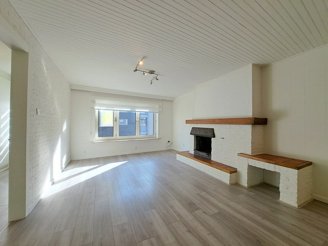 Knap gerenoveerd appartement te Genk centrum foto 4