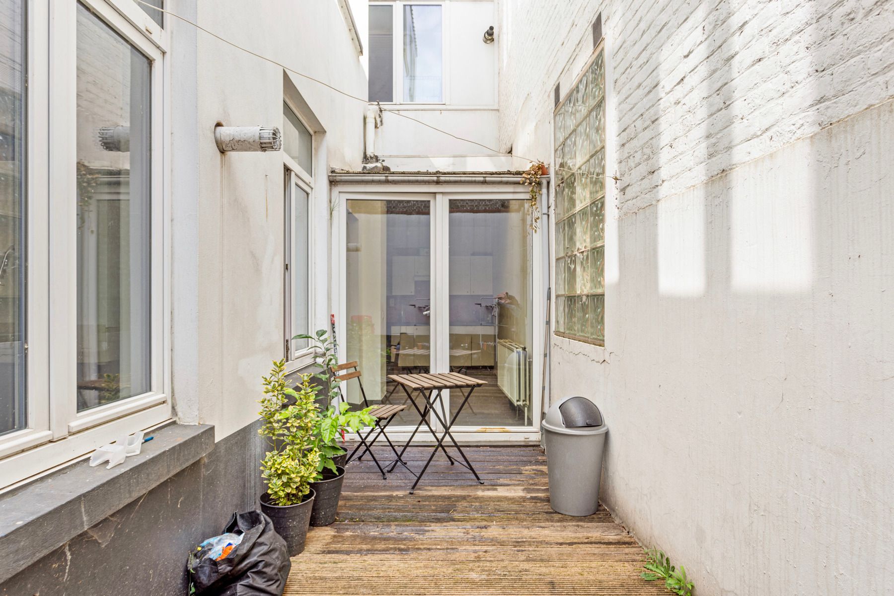 Gelijkvloerse praktijk + leefruimte en koer te centrum Halle foto 17