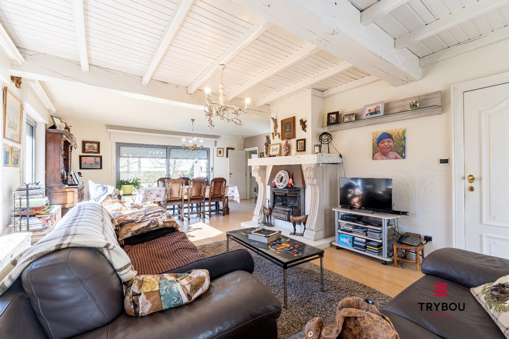 Ruime alleenstaande woning met inpandige garage, magazijn en aangelegde tuin op 1149m² foto 4